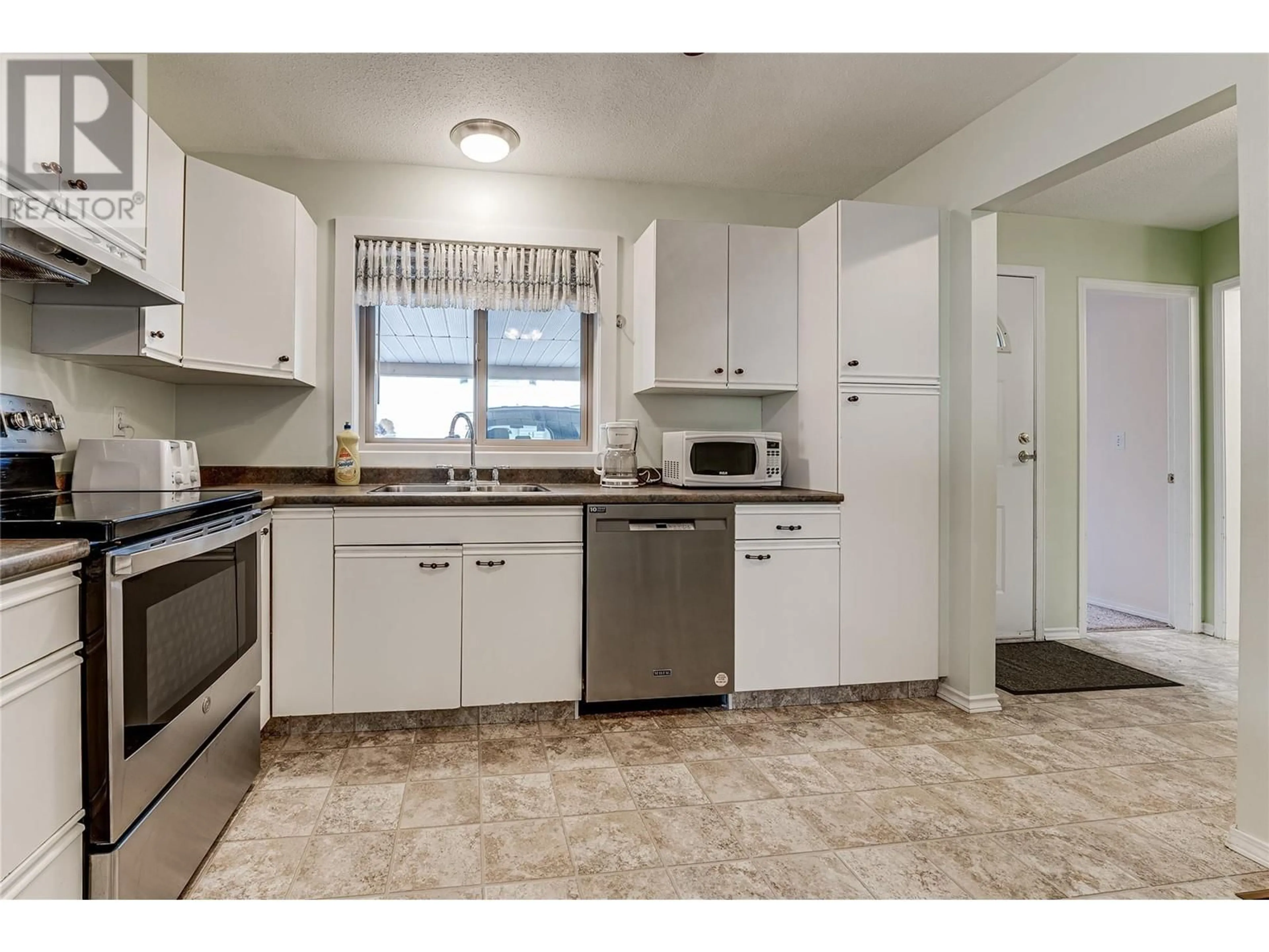 Standard kitchen, unknown for 10 - 4303 27 AVENUE, Vernon British Columbia V1T6L2