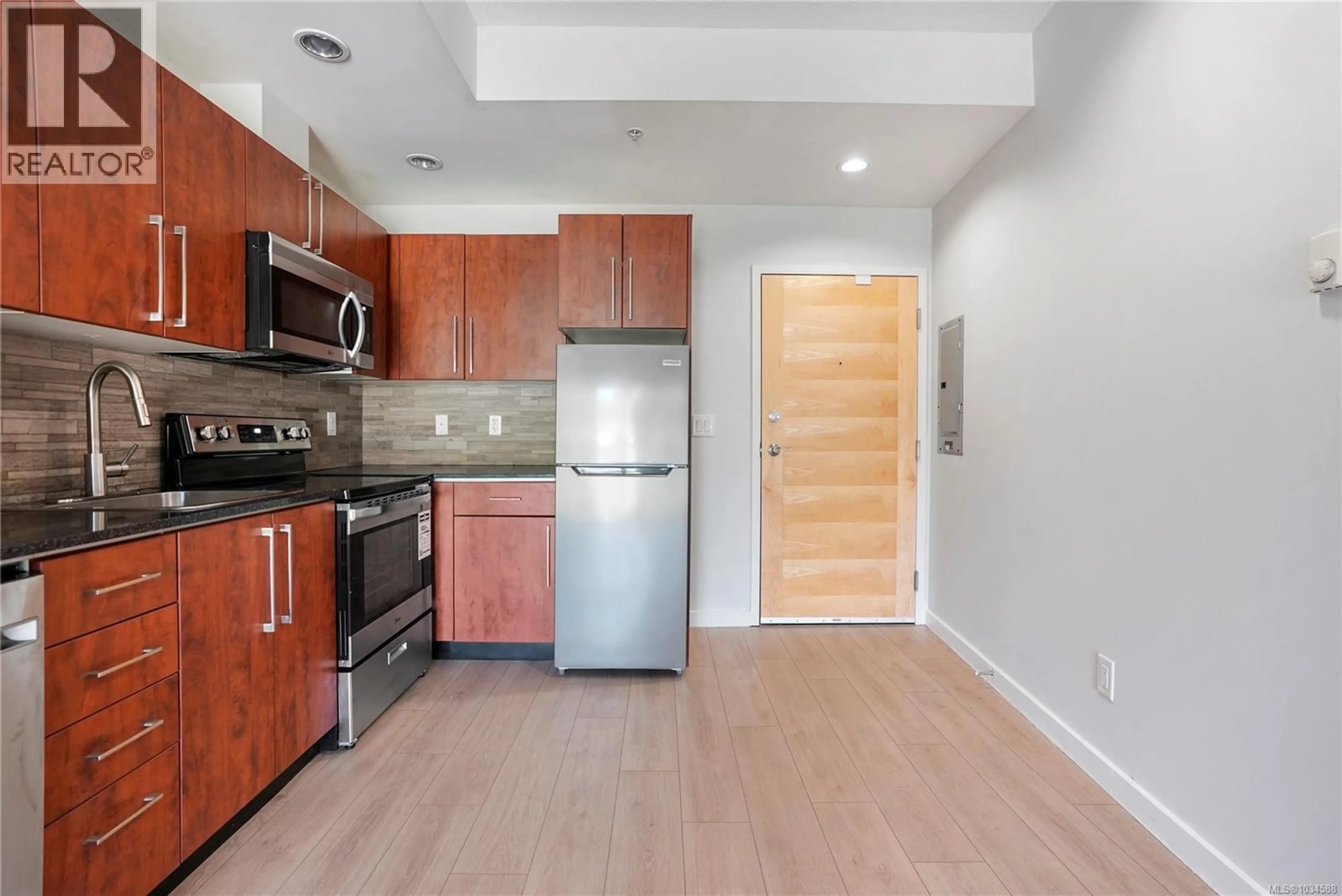 Standard kitchen, wood/laminate floor for 315 - 611 BROOKSIDE ROAD, Colwood British Columbia V9C0C3