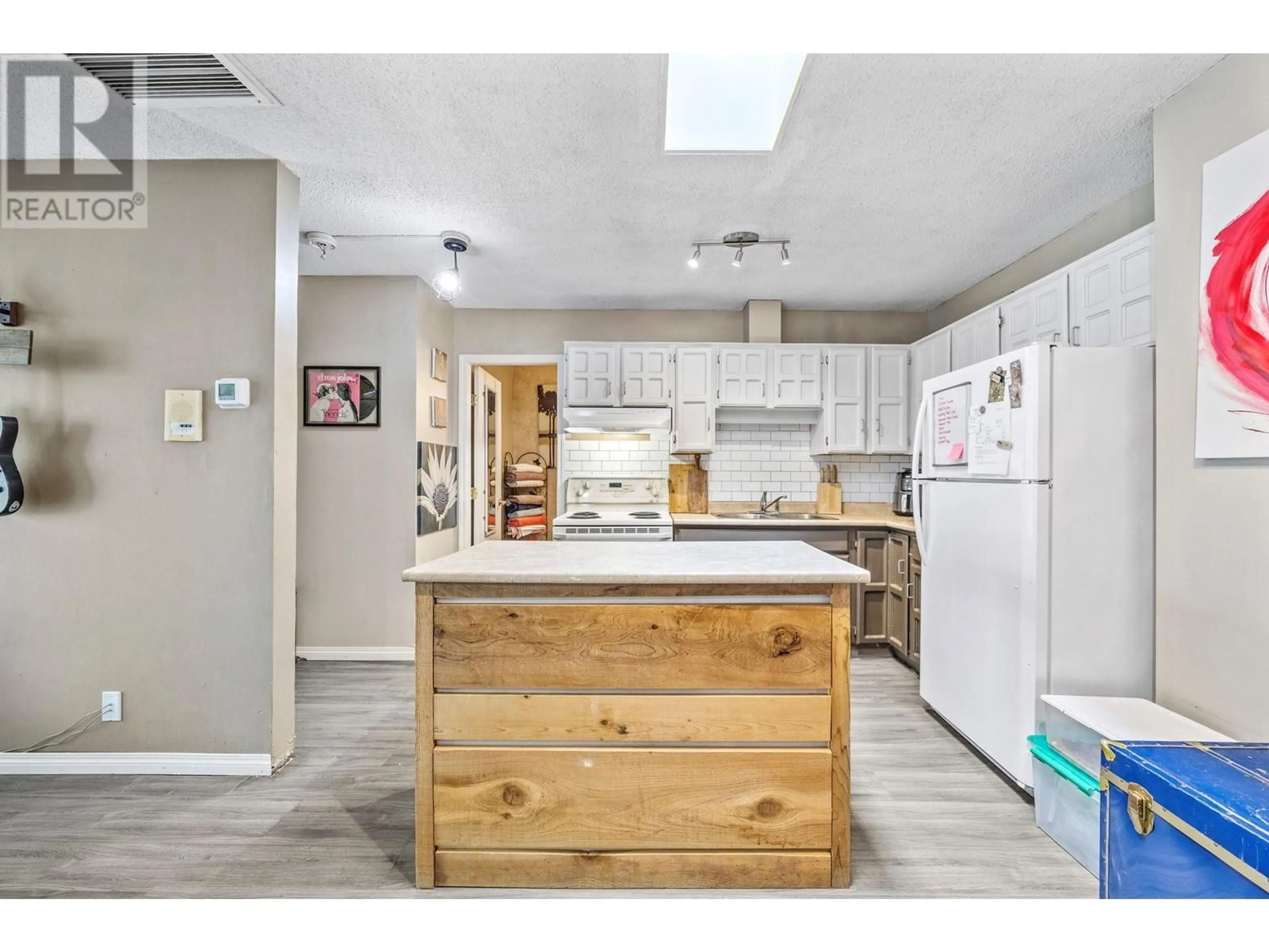 Open concept kitchen, unknown for 4 - 1333 SUTHERLAND AVE AVENUE, Kelowna British Columbia V1Y5Y2