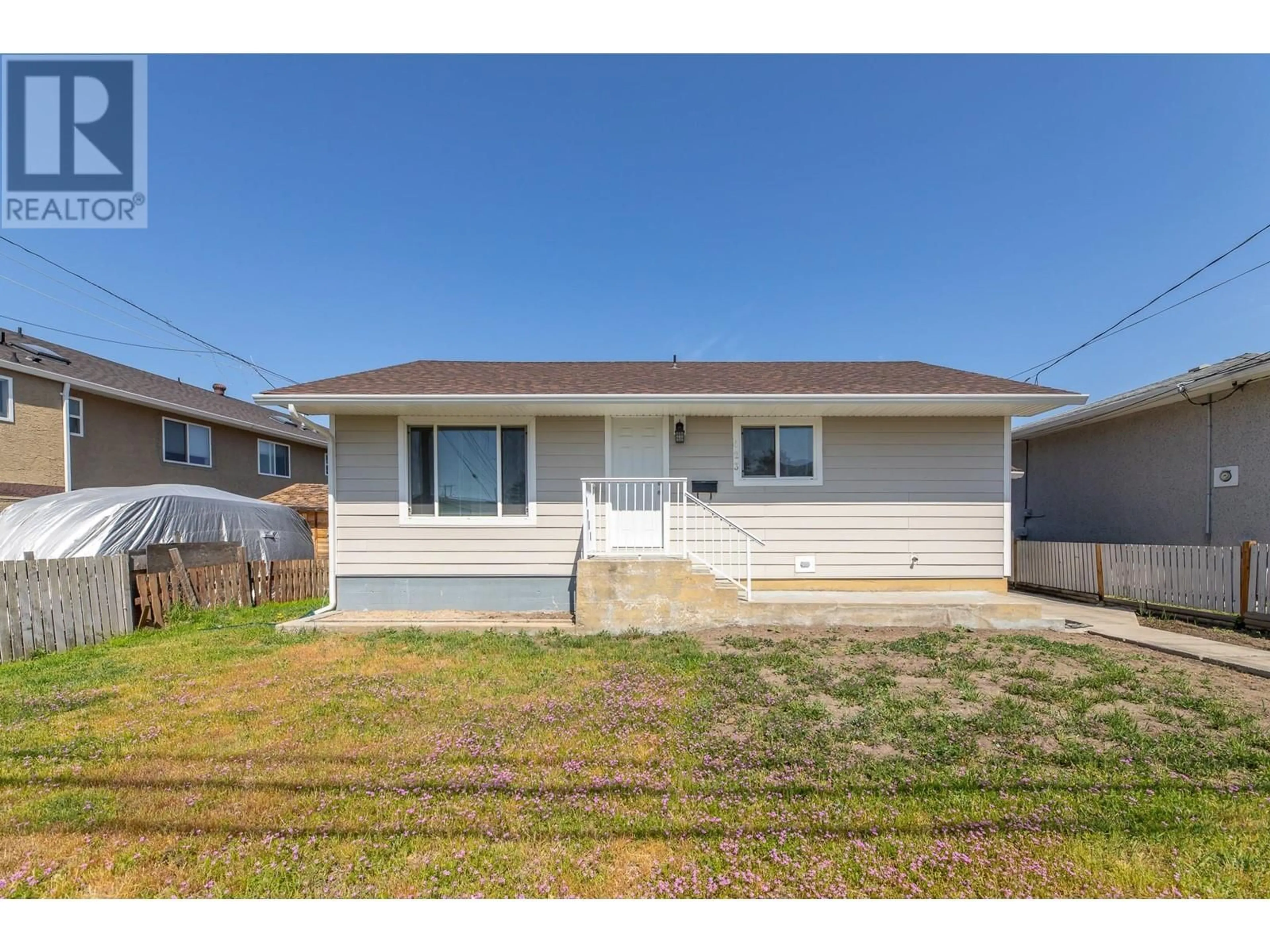 Home with vinyl exterior material, street for 423 PENTICTON AVENUE, Penticton British Columbia V2A2M5