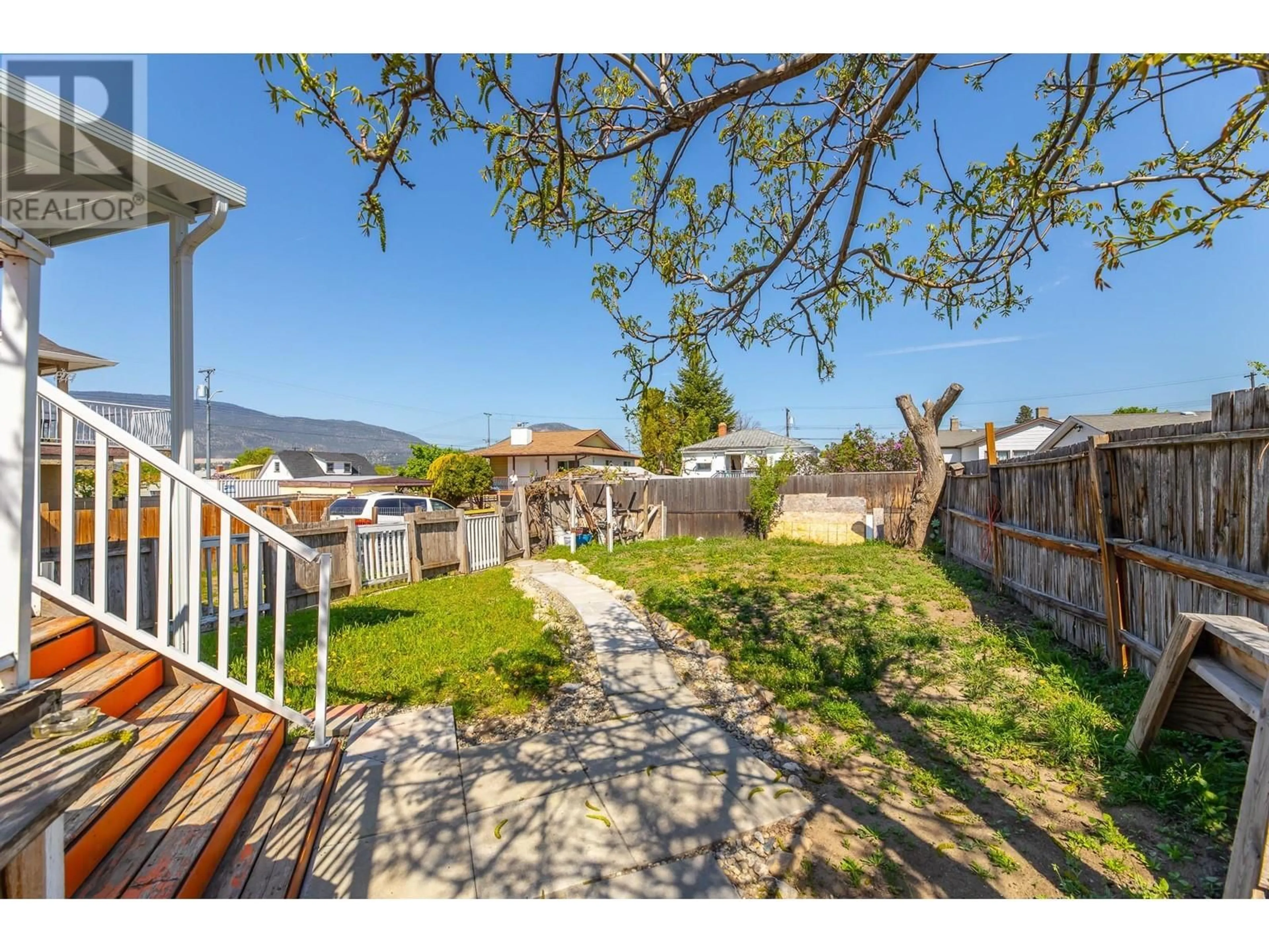 A pic from outside/outdoor area/front of a property/back of a property/a pic from drone, street for 423 PENTICTON AVENUE, Penticton British Columbia V2A2M5