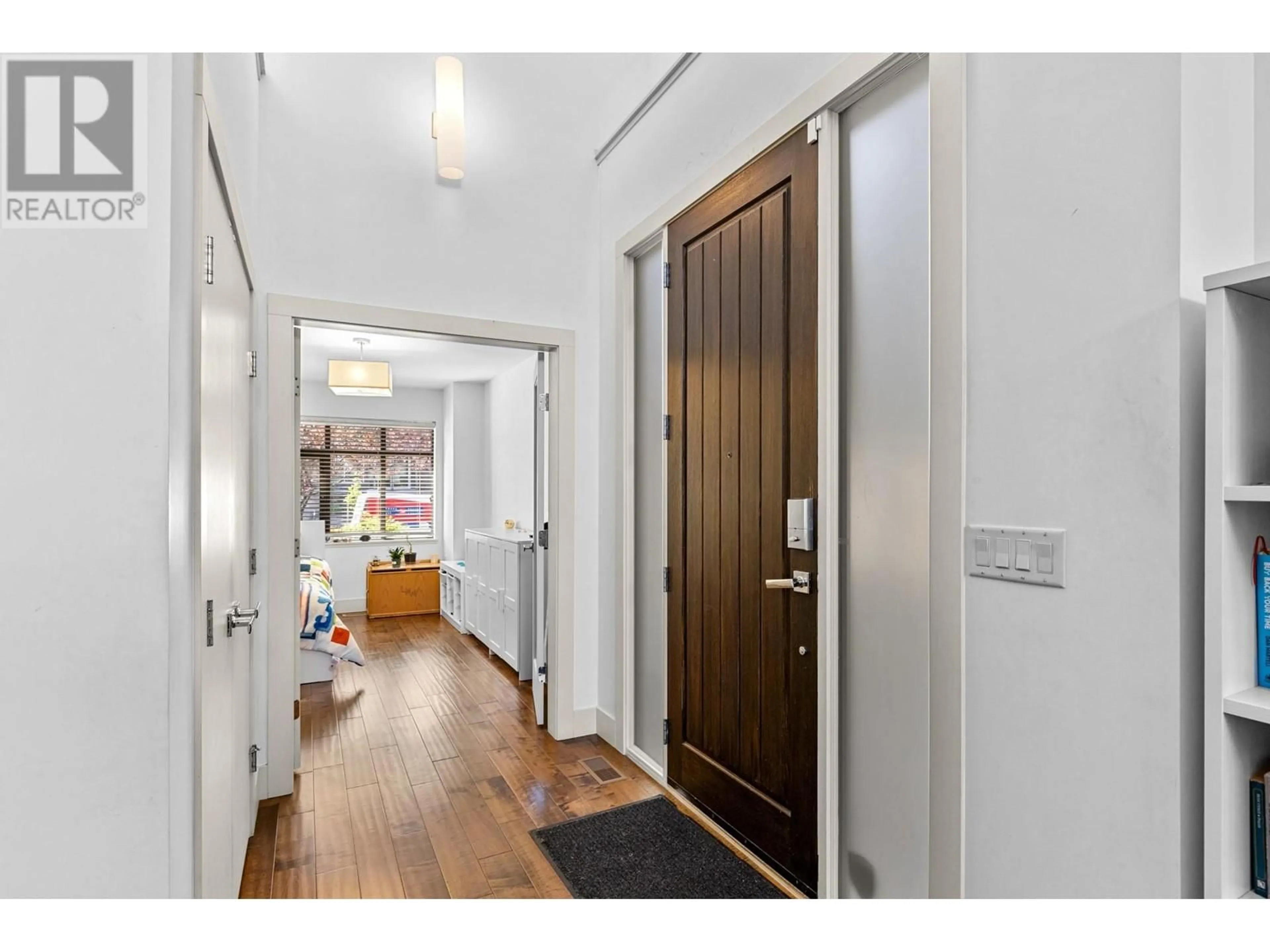 Indoor entryway for 18 - 570 SARSONS ROAD, Kelowna British Columbia V1W5H5