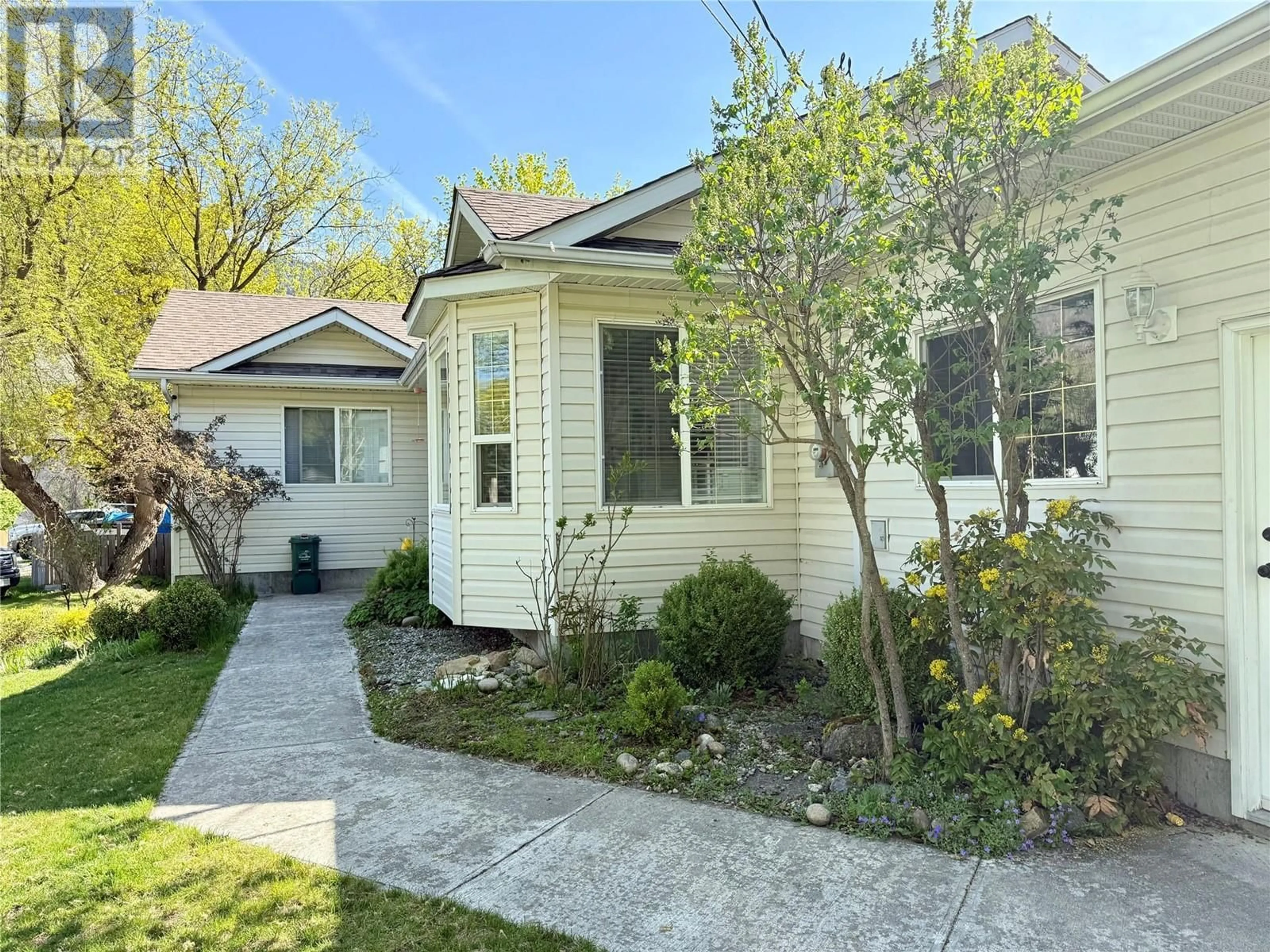 Home with vinyl exterior material, street for 8390 RIVERSIDE DRIVE, Grand Forks British Columbia V0H1H0