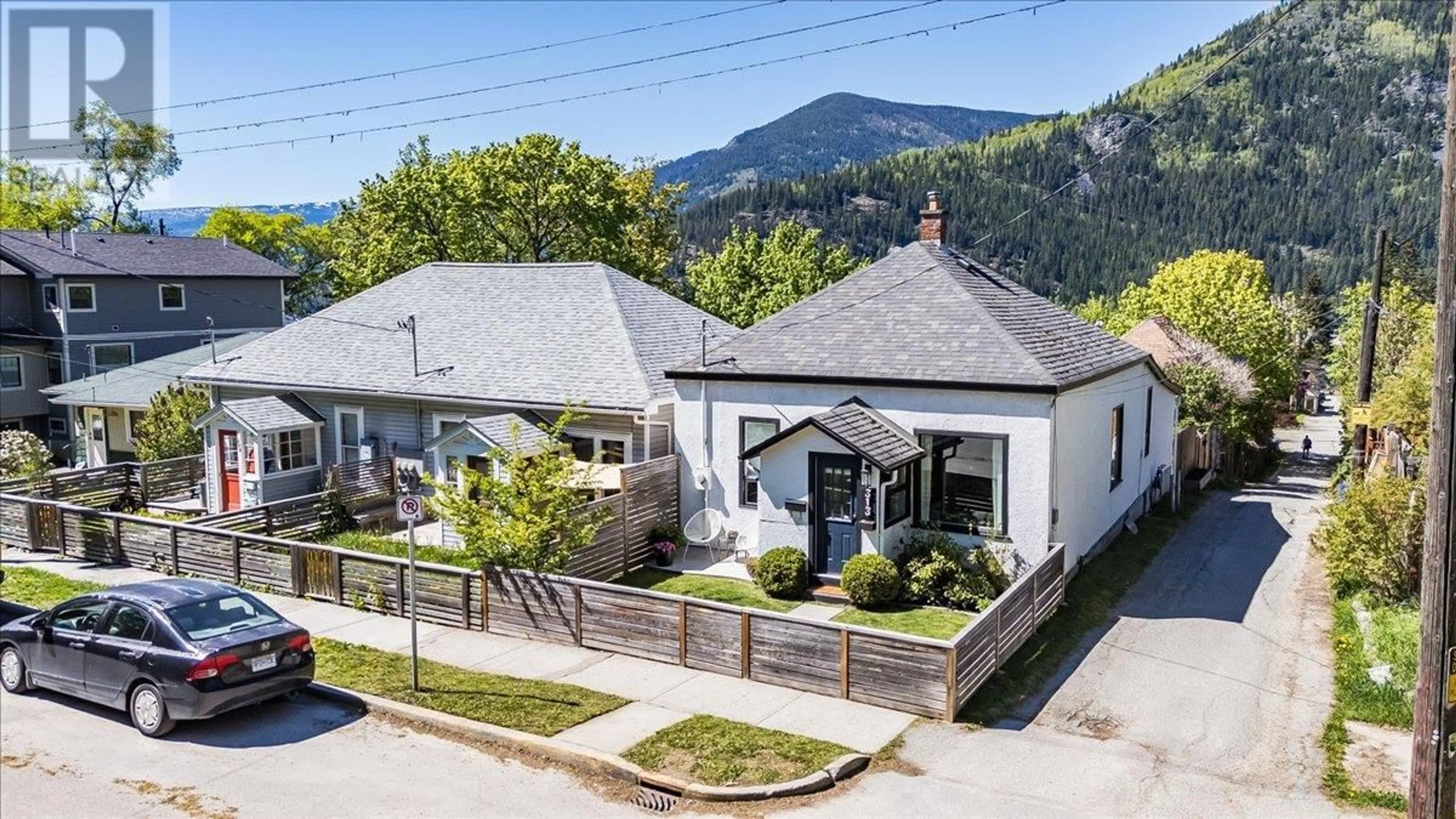 A pic from outside/outdoor area/front of a property/back of a property/a pic from drone, mountain view for 313 LATIMER STREET, Nelson British Columbia V1L4T5