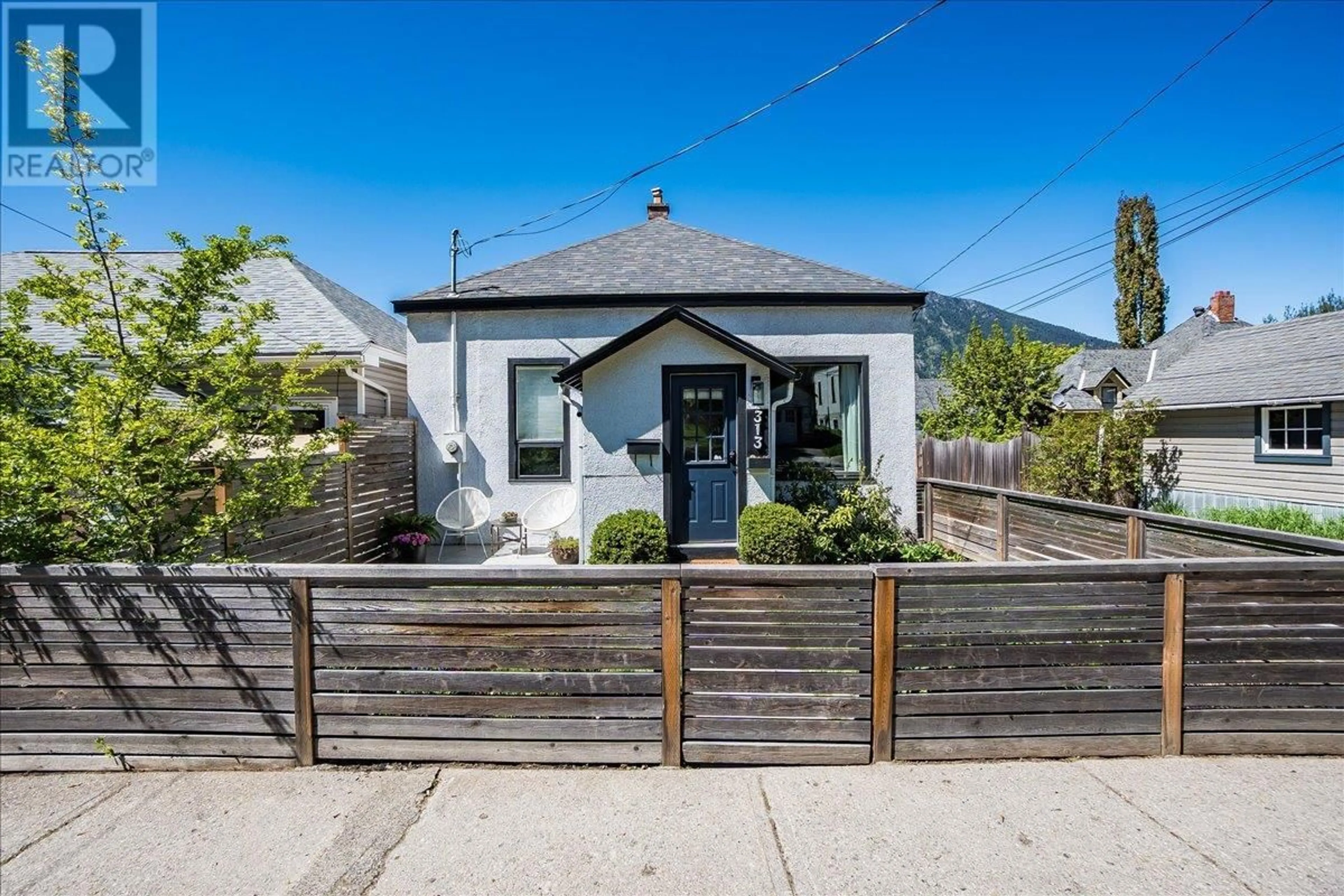 A pic from outside/outdoor area/front of a property/back of a property/a pic from drone, street for 313 LATIMER STREET, Nelson British Columbia V1L4T5