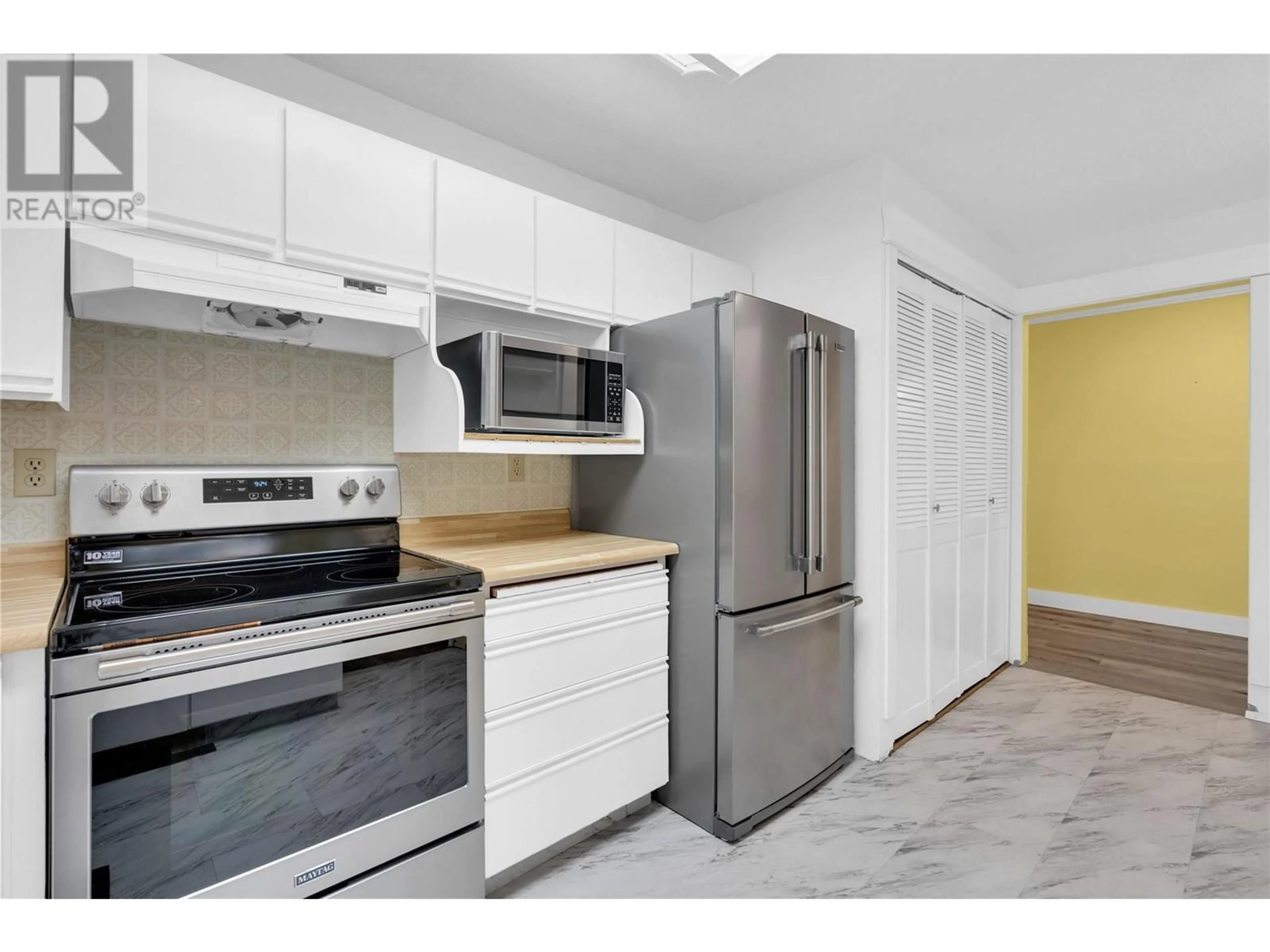 Standard kitchen, unknown for 103 - 187 WARREN AVENUE, Penticton British Columbia V2A3N1