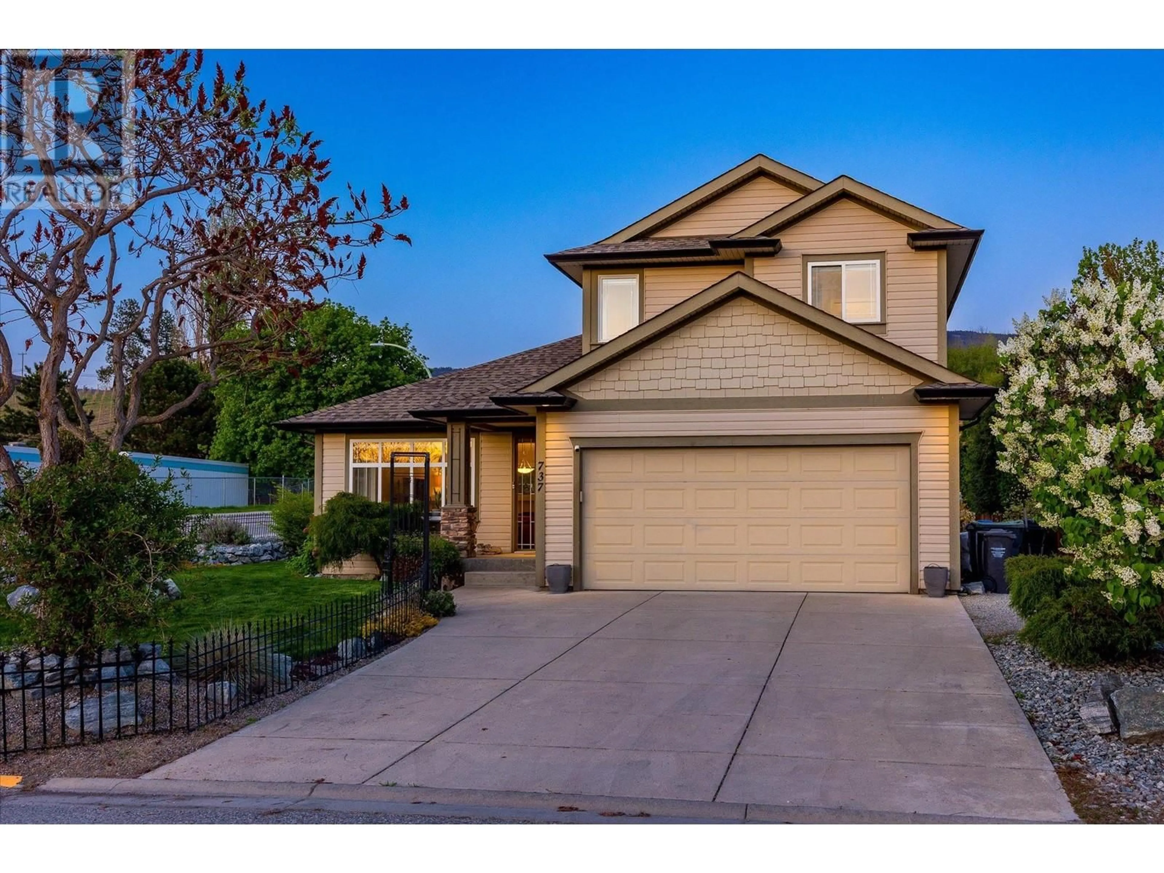 Home with vinyl exterior material, street for 737 STOLTZ COURT, Kelowna British Columbia V1X7X7