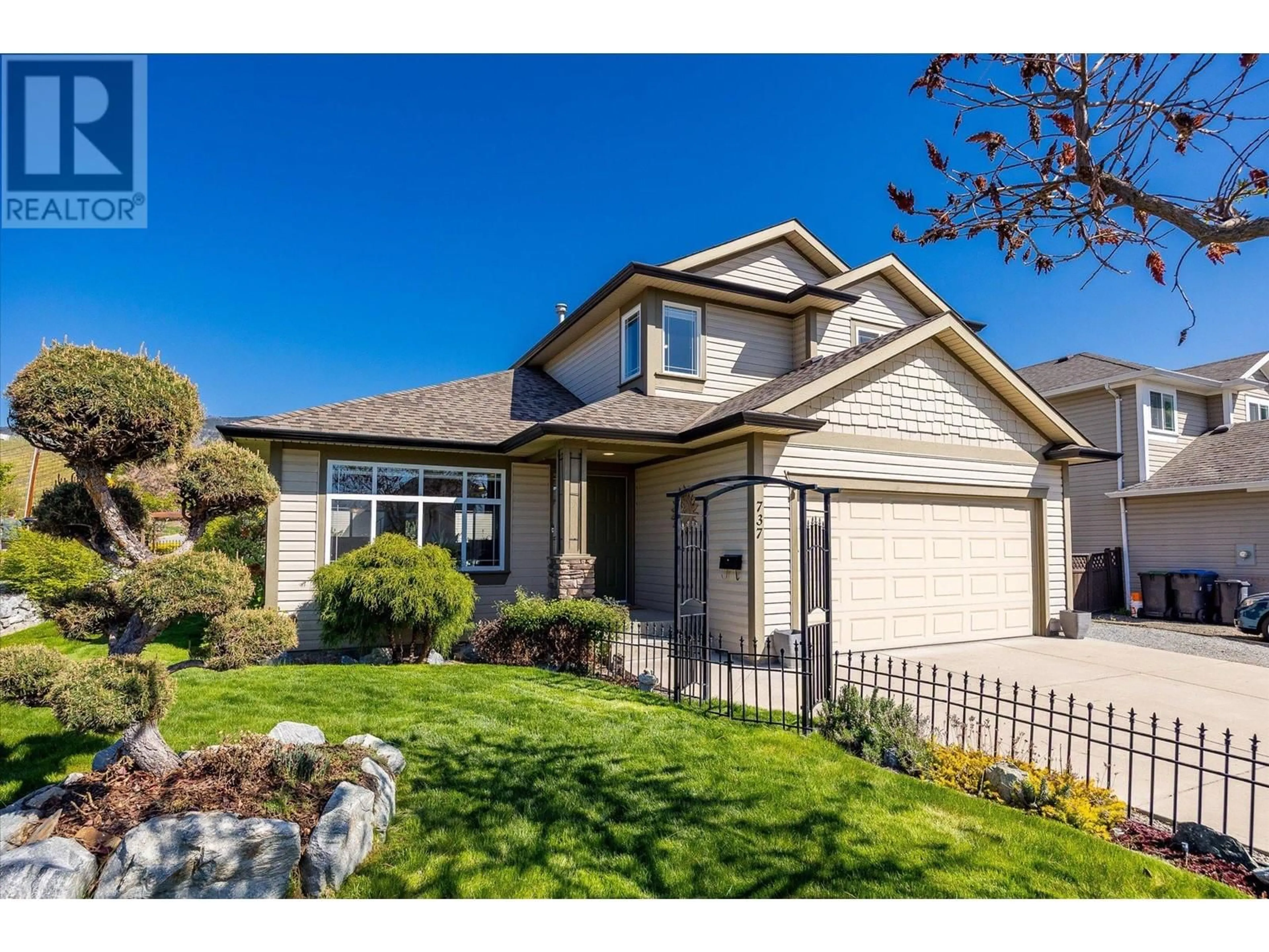 Home with vinyl exterior material, street for 737 STOLTZ COURT, Kelowna British Columbia V1X7X7