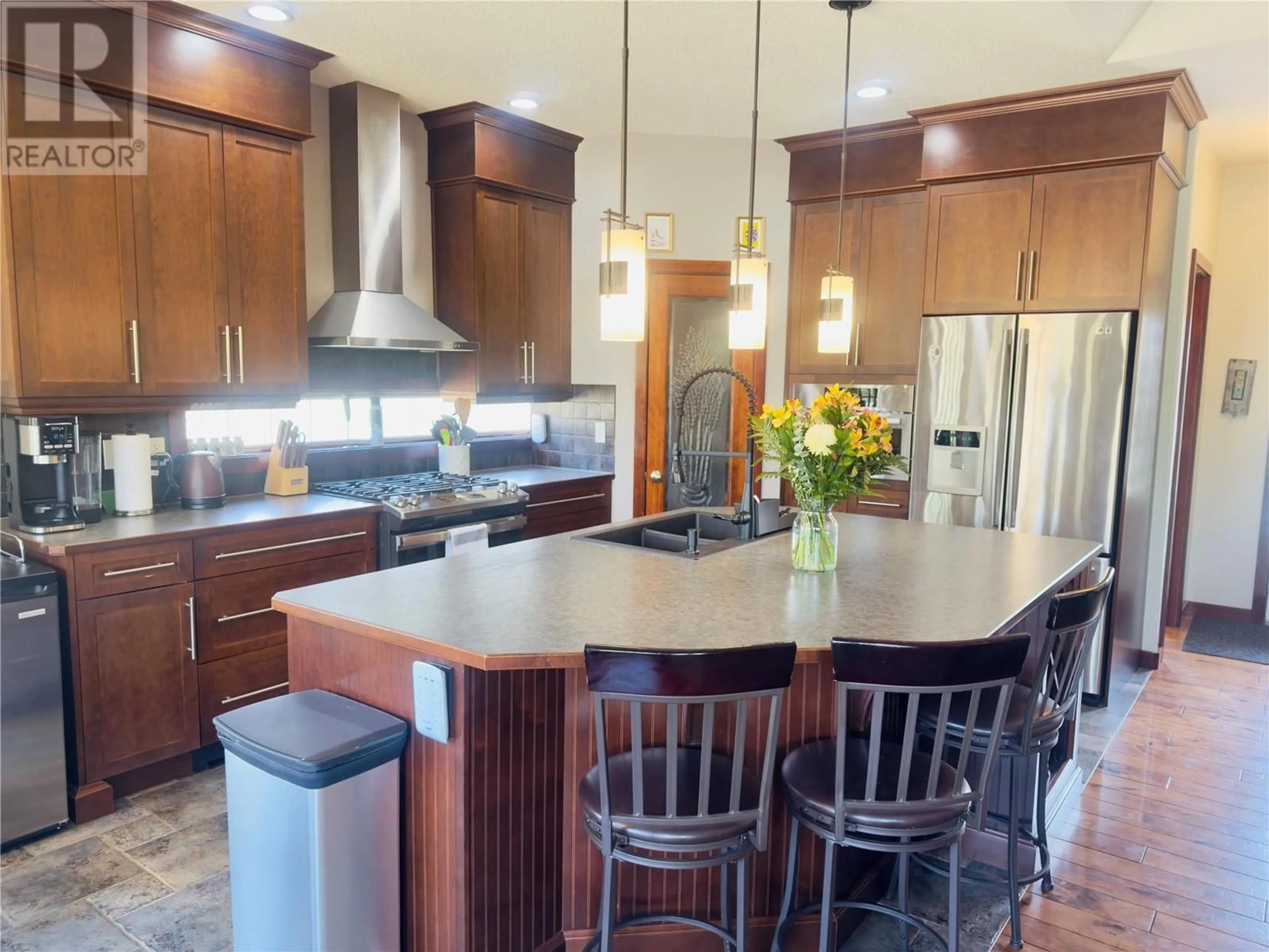 Contemporary kitchen, unknown for 5025 RIVERVIEW ROAD, Fairmont Hot Springs British Columbia V0B1L1