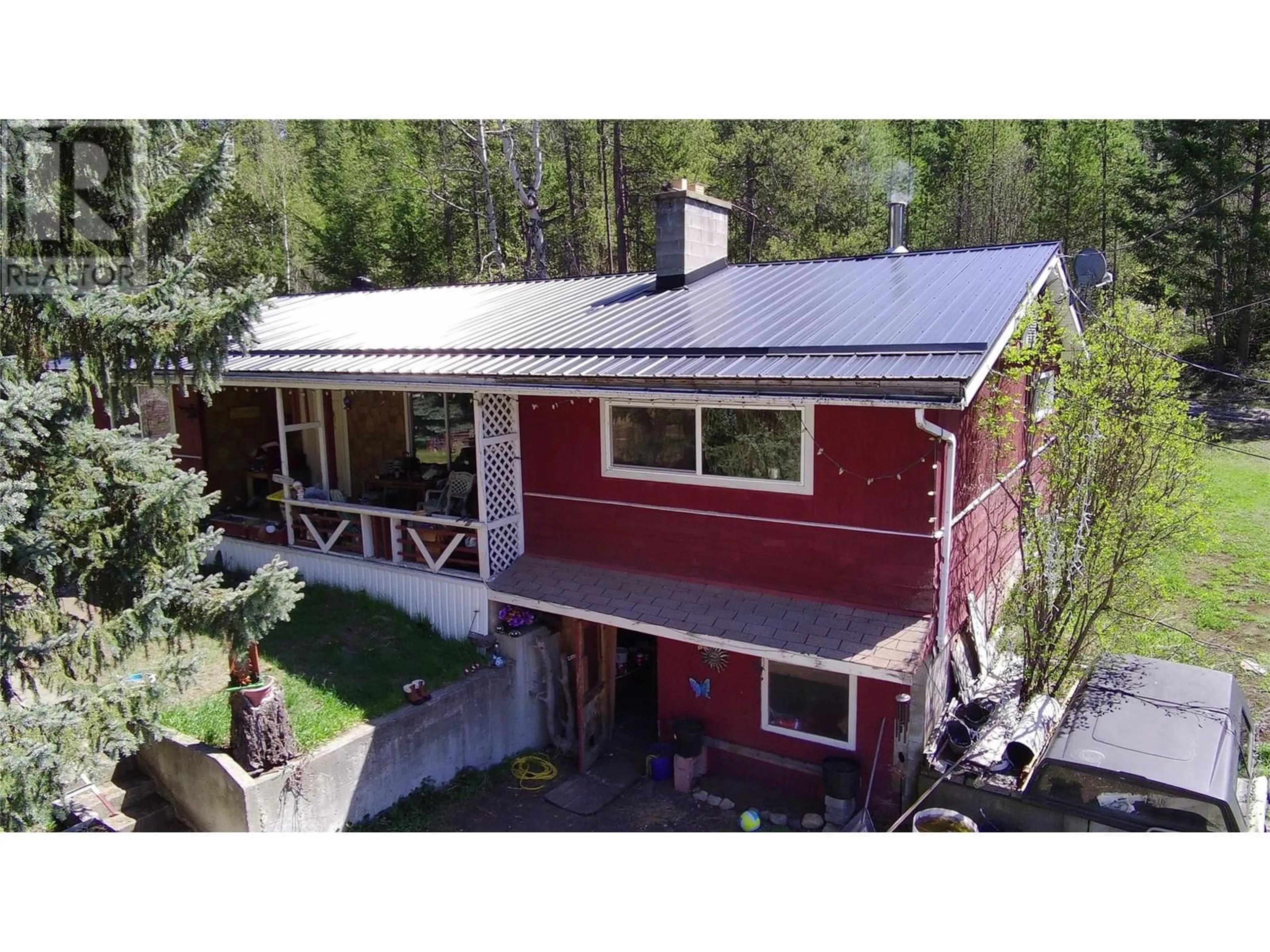 A pic from outside/outdoor area/front of a property/back of a property/a pic from drone, unknown for 8307 HIGHWAY 95 HIGHWAY, Yahk British Columbia V0B1G1
