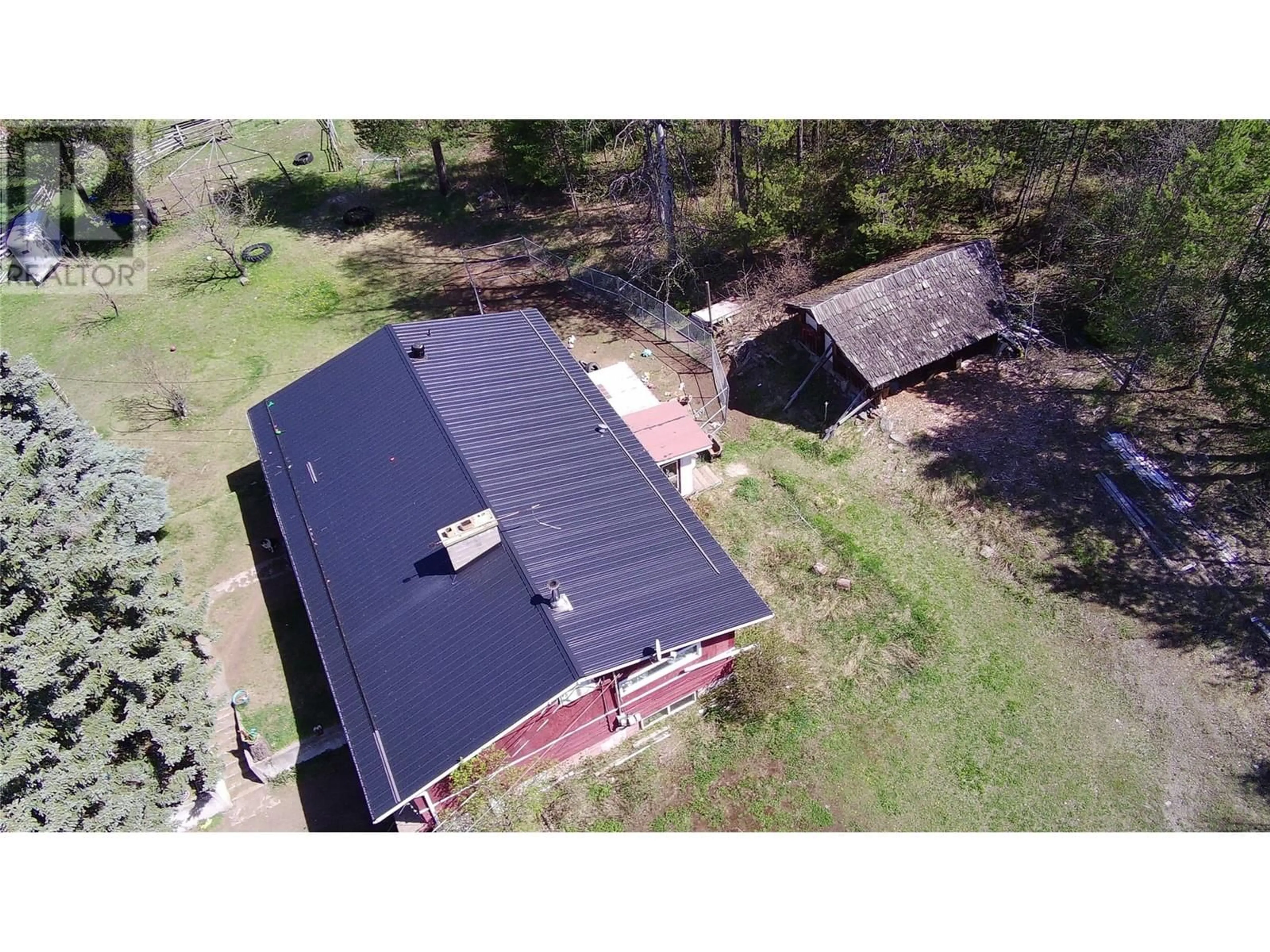 A pic from outside/outdoor area/front of a property/back of a property/a pic from drone, building for 8307 HIGHWAY 95 HIGHWAY, Yahk British Columbia V0B1G1