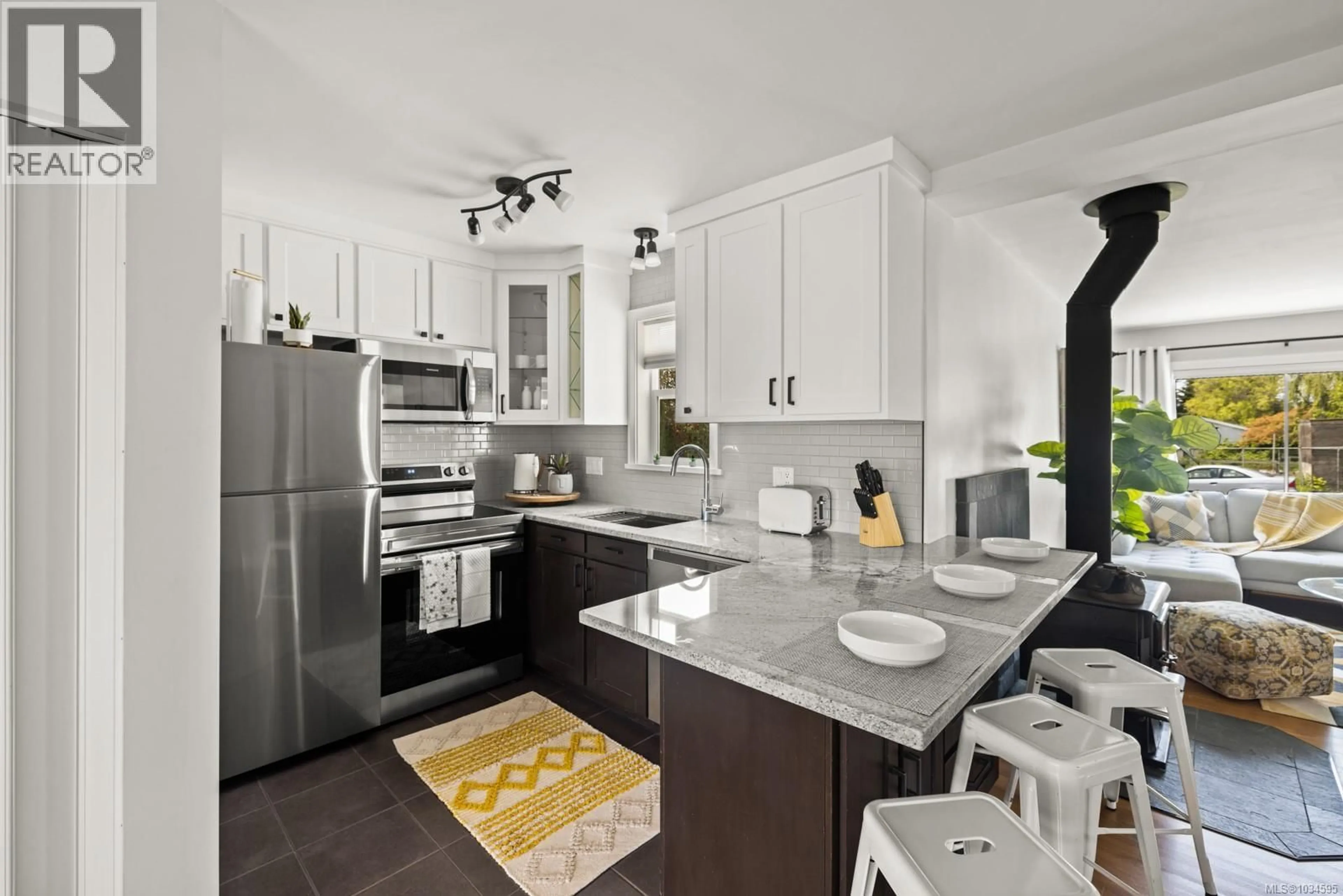 Contemporary kitchen, ceramic/tile floor for 489 GRAFTON STREET, Esquimalt British Columbia V9A5E7