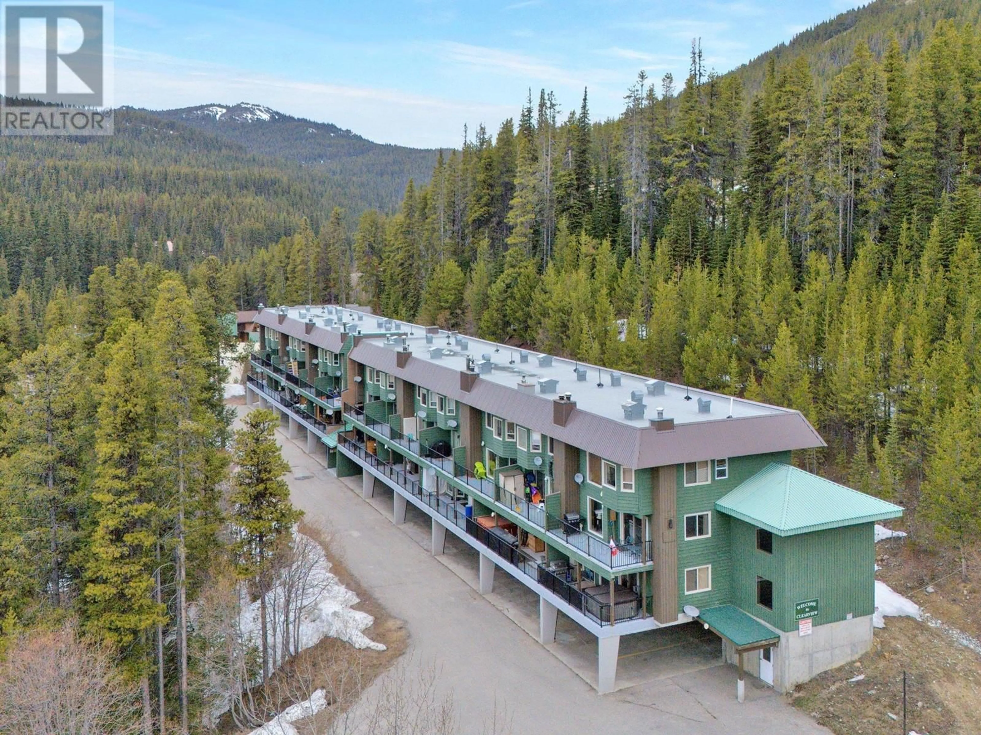 A pic from outside/outdoor area/front of a property/back of a property/a pic from drone, mountain view for 903 - 225 CLEARVIEW ROAD, Apex Mountain British Columbia V0X1K0