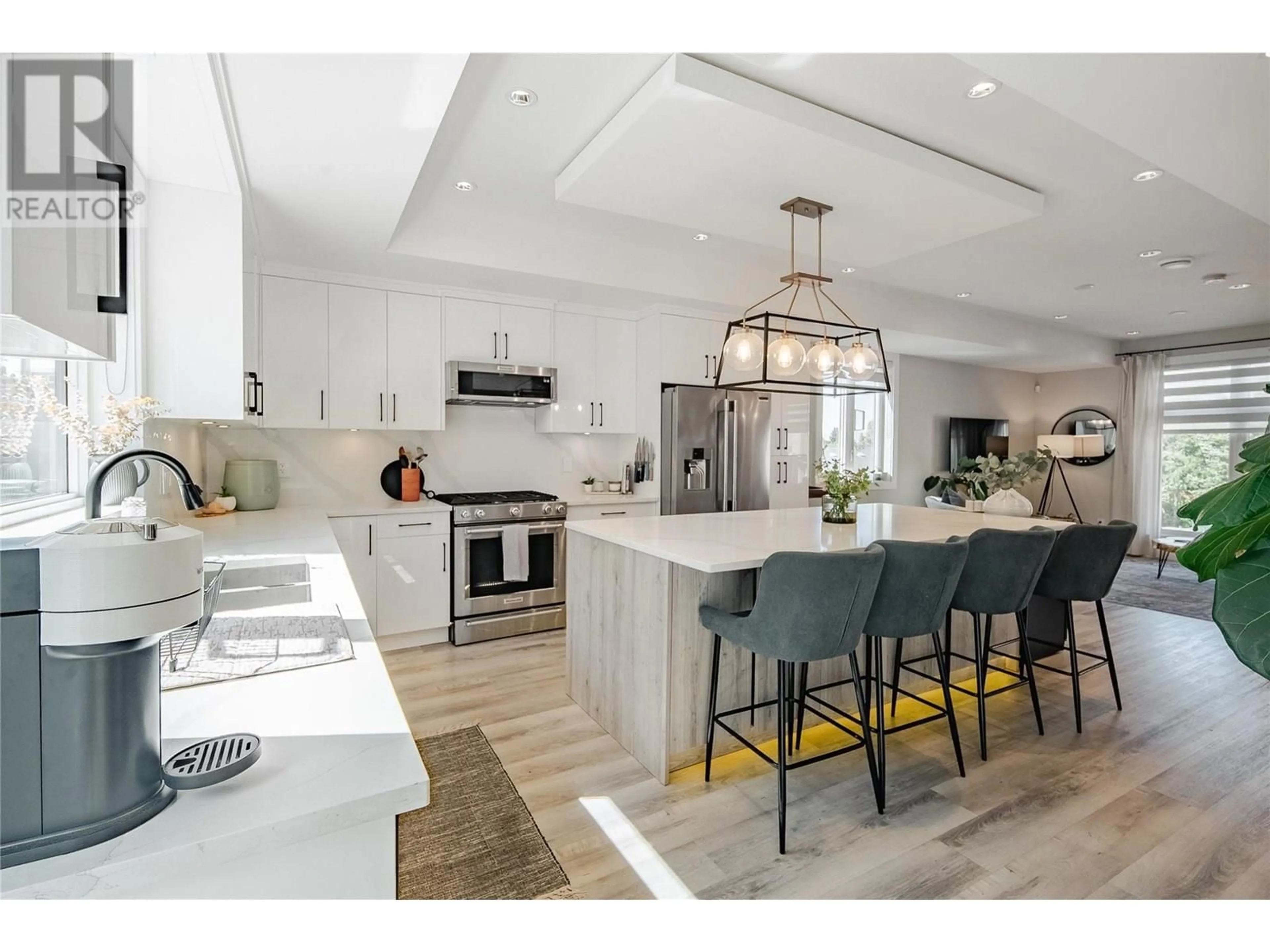 Open concept kitchen, unknown for 1524 LAKEVIEW STREET, Kelowna British Columbia V1Y6R5
