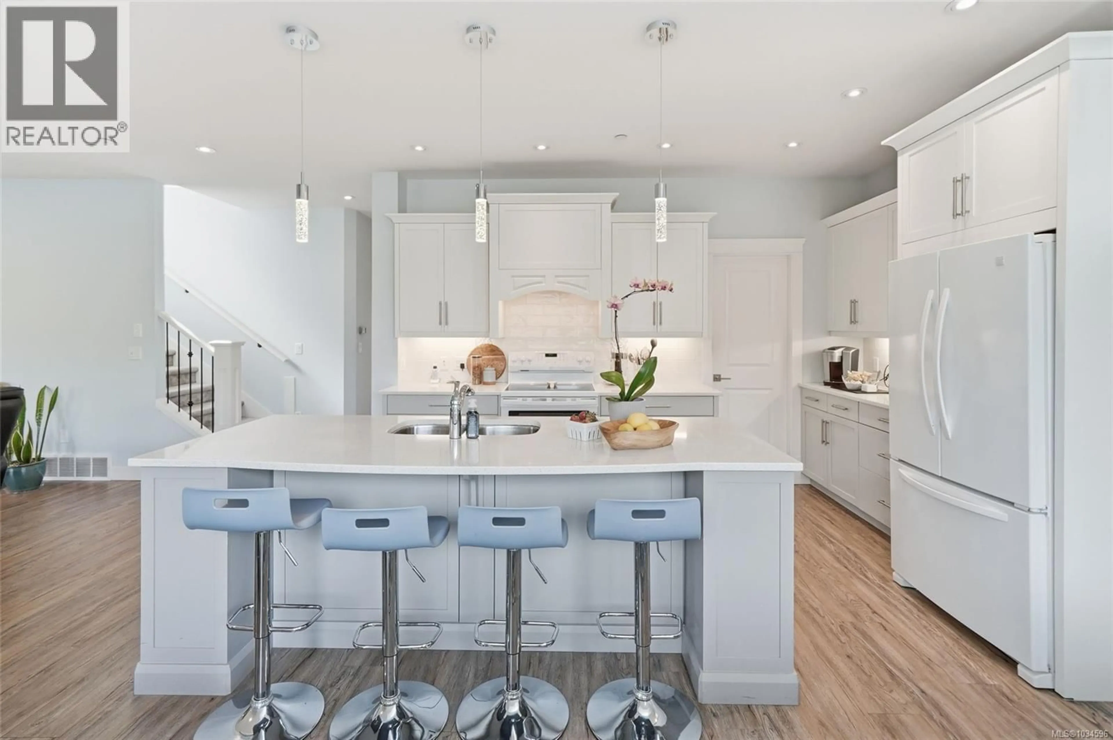 Contemporary kitchen, unknown for 795 PARKSIDE CRESCENT, Parksville British Columbia V9P0C7