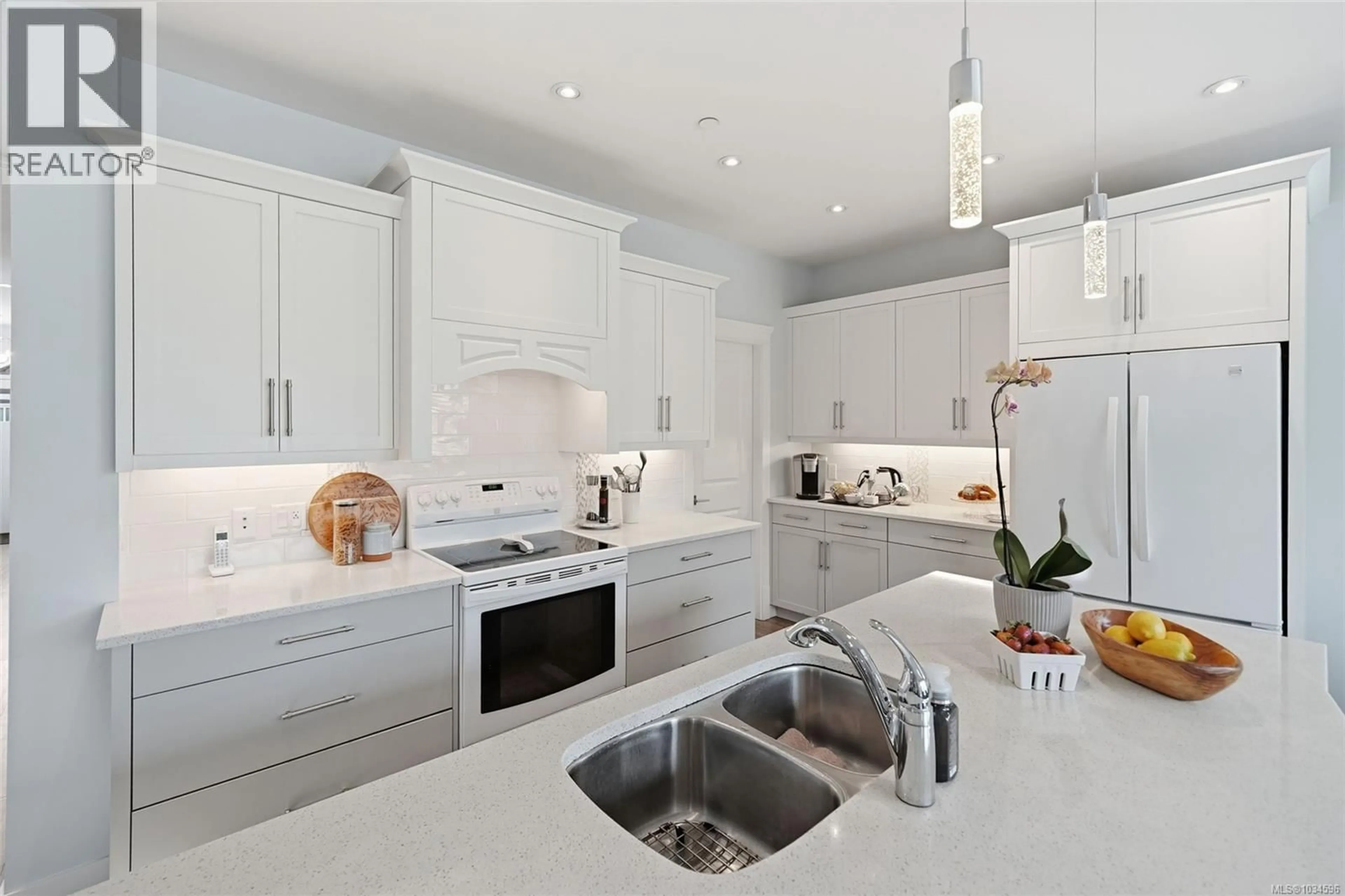 Contemporary kitchen, ceramic/tile floor for 795 PARKSIDE CRESCENT, Parksville British Columbia V9P0C7