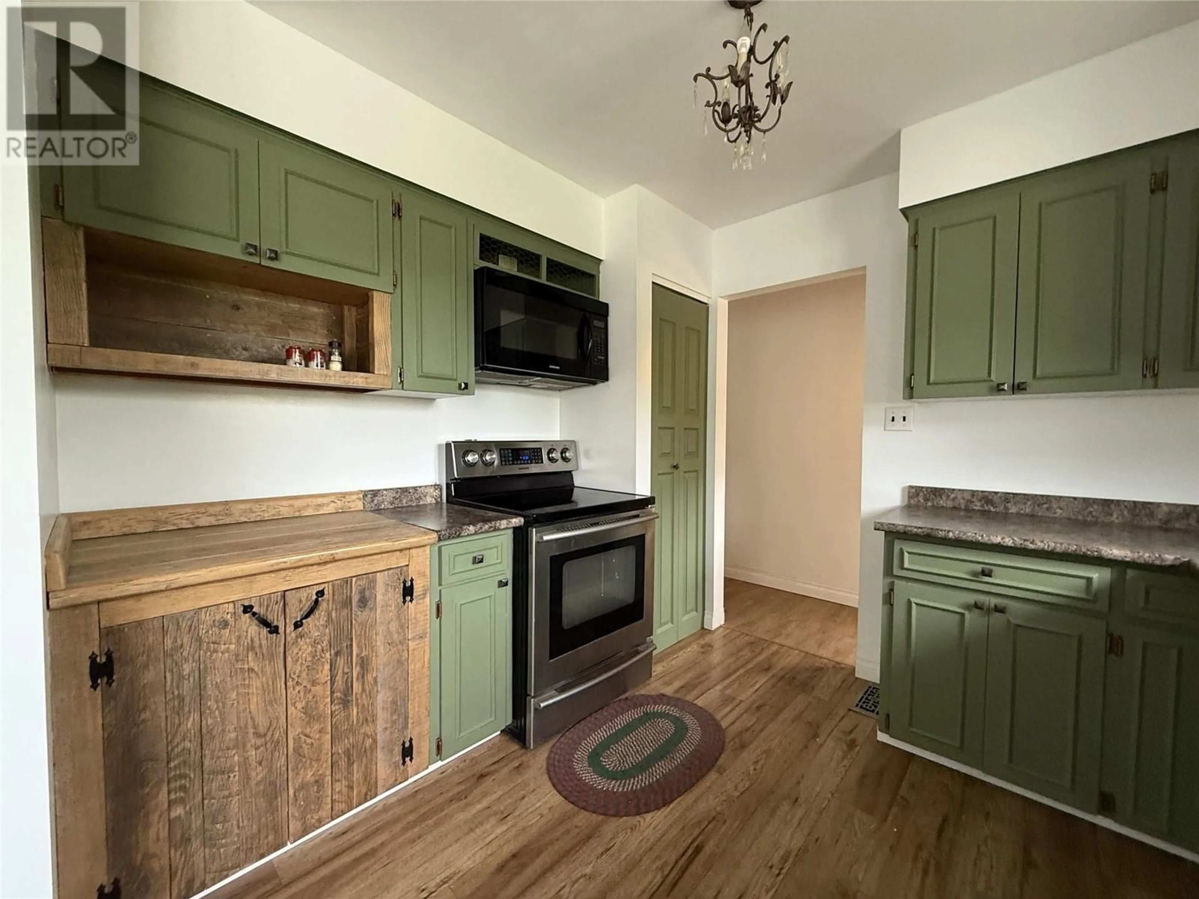 Standard kitchen, unknown for 2201 CHAPMAN STREET, Merritt British Columbia V1K1B8