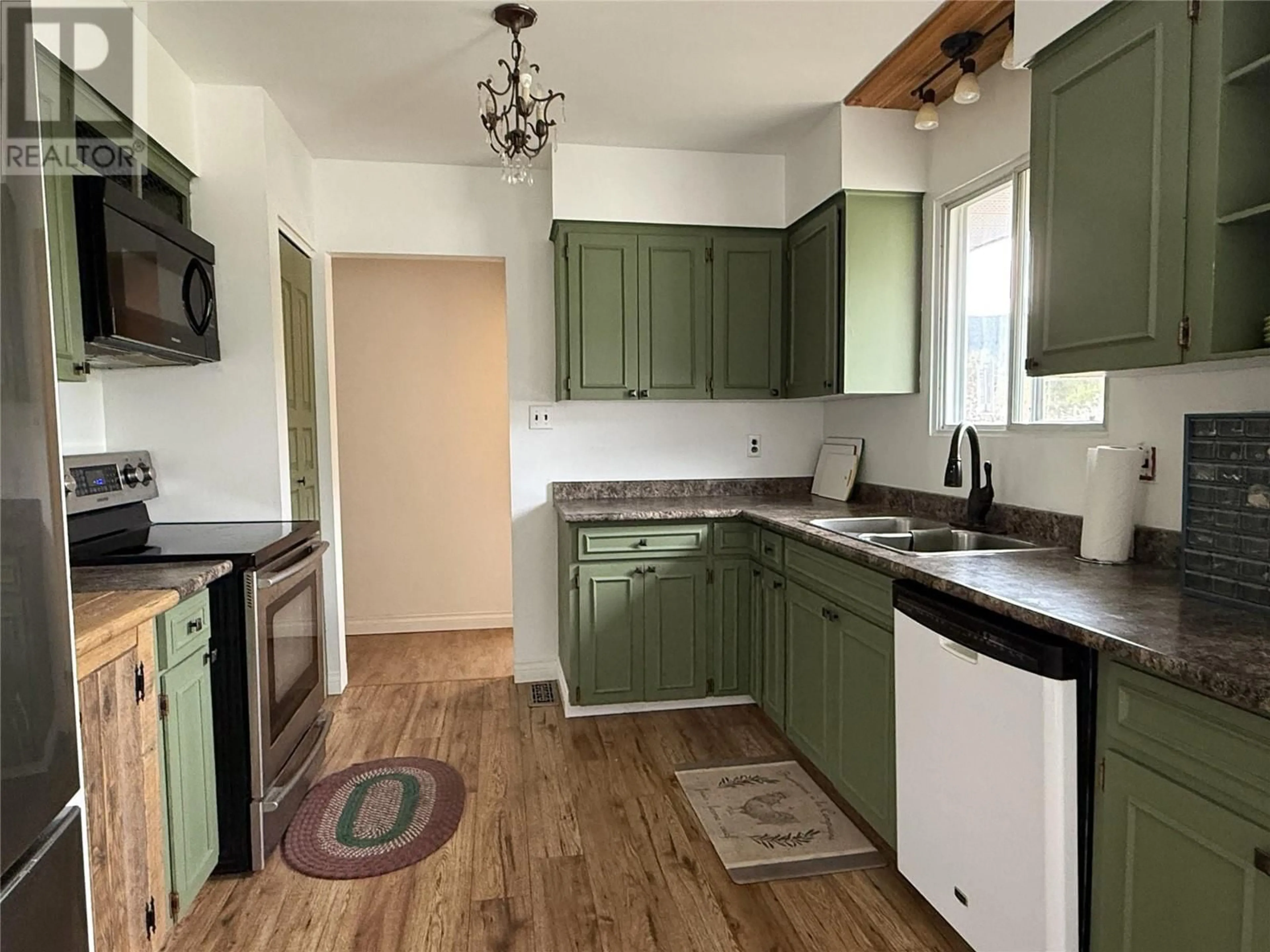 Standard kitchen, unknown for 2201 CHAPMAN STREET, Merritt British Columbia V1K1B8