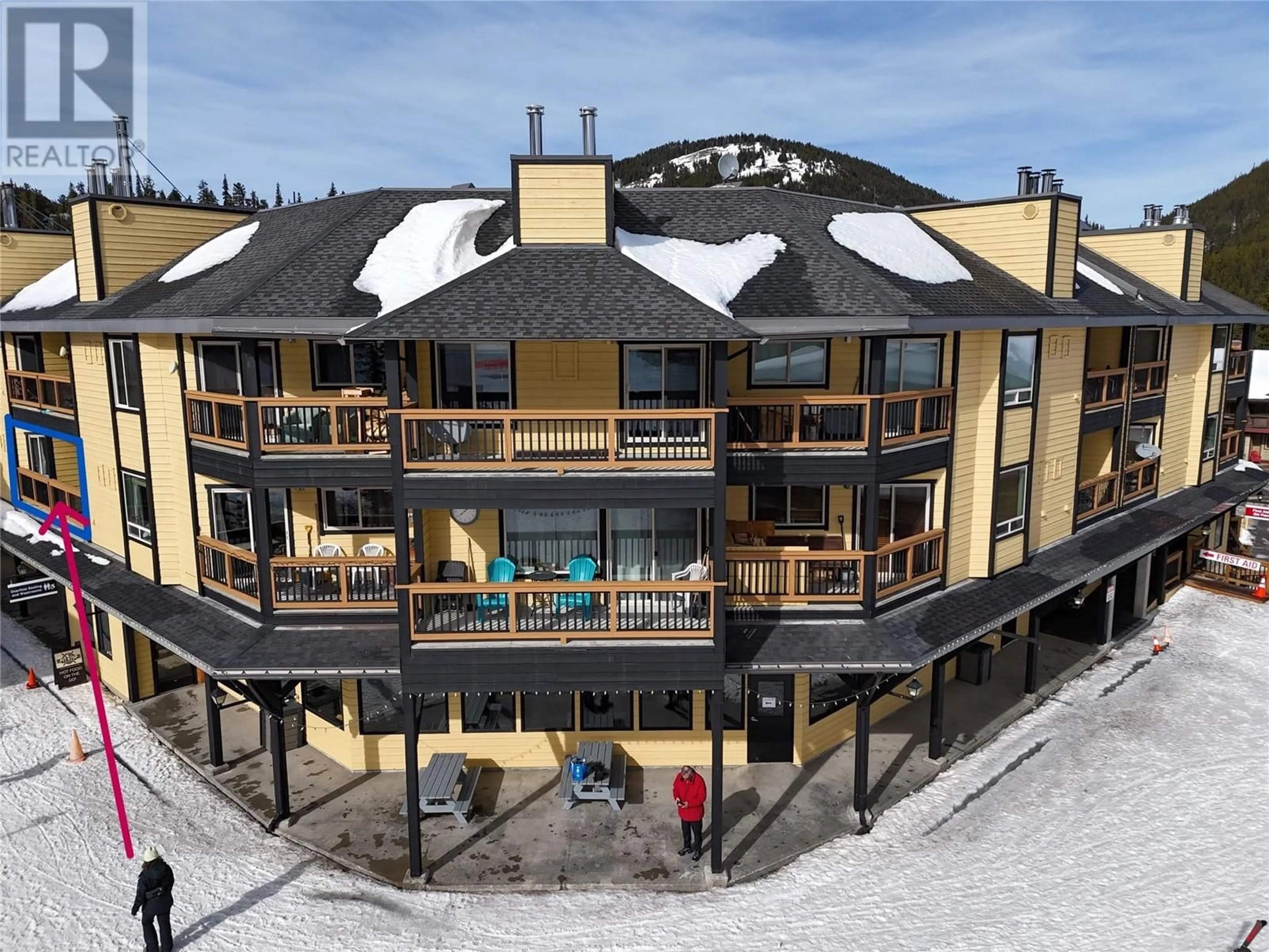 A pic from outside/outdoor area/front of a property/back of a property/a pic from drone, building for 205 - 330 STRAYHORSE ROAD, Apex Mountain British Columbia V2A0E2