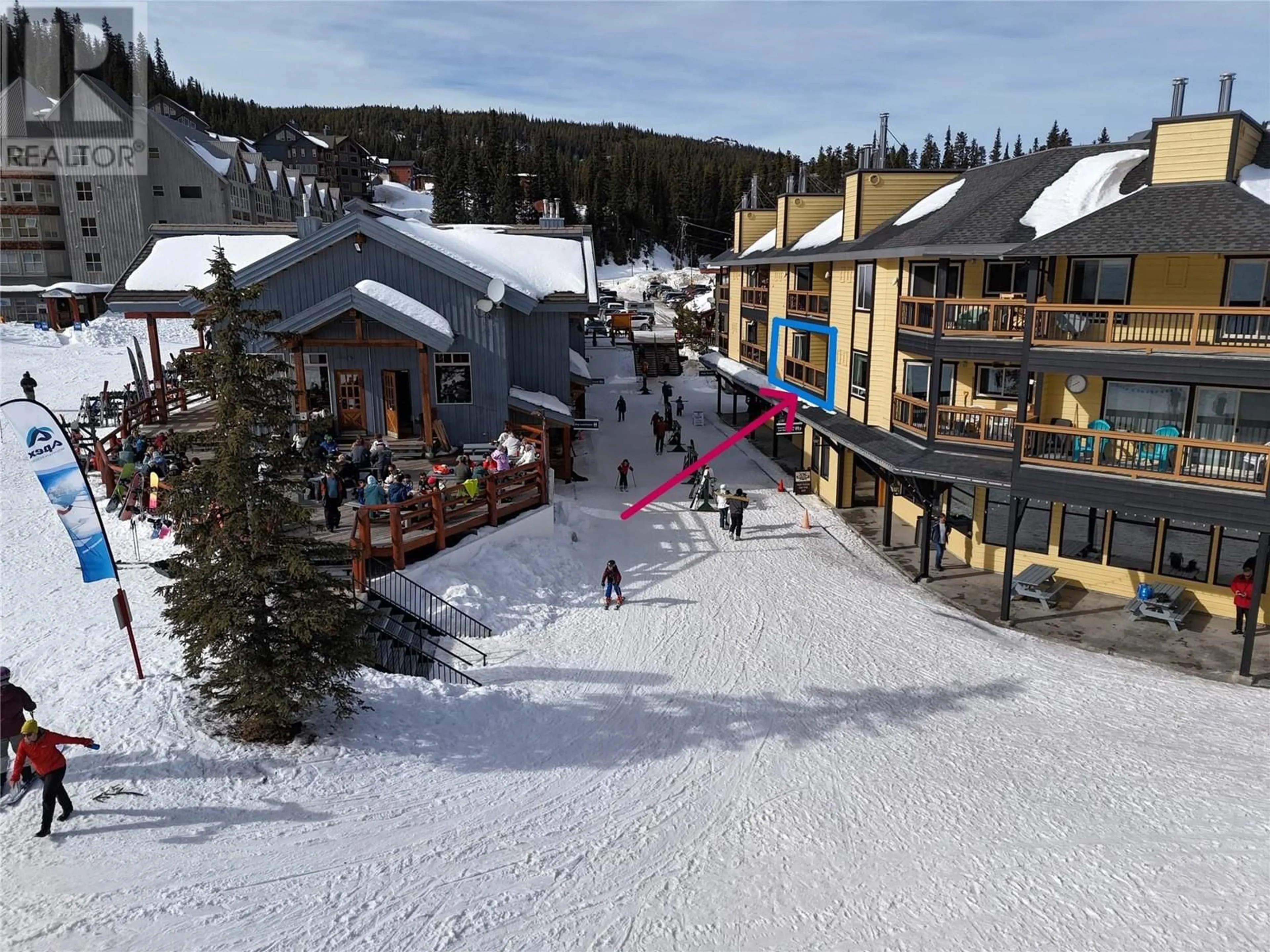 A pic from outside/outdoor area/front of a property/back of a property/a pic from drone, mountain view for 205 - 330 STRAYHORSE ROAD, Apex Mountain British Columbia V2A0E2