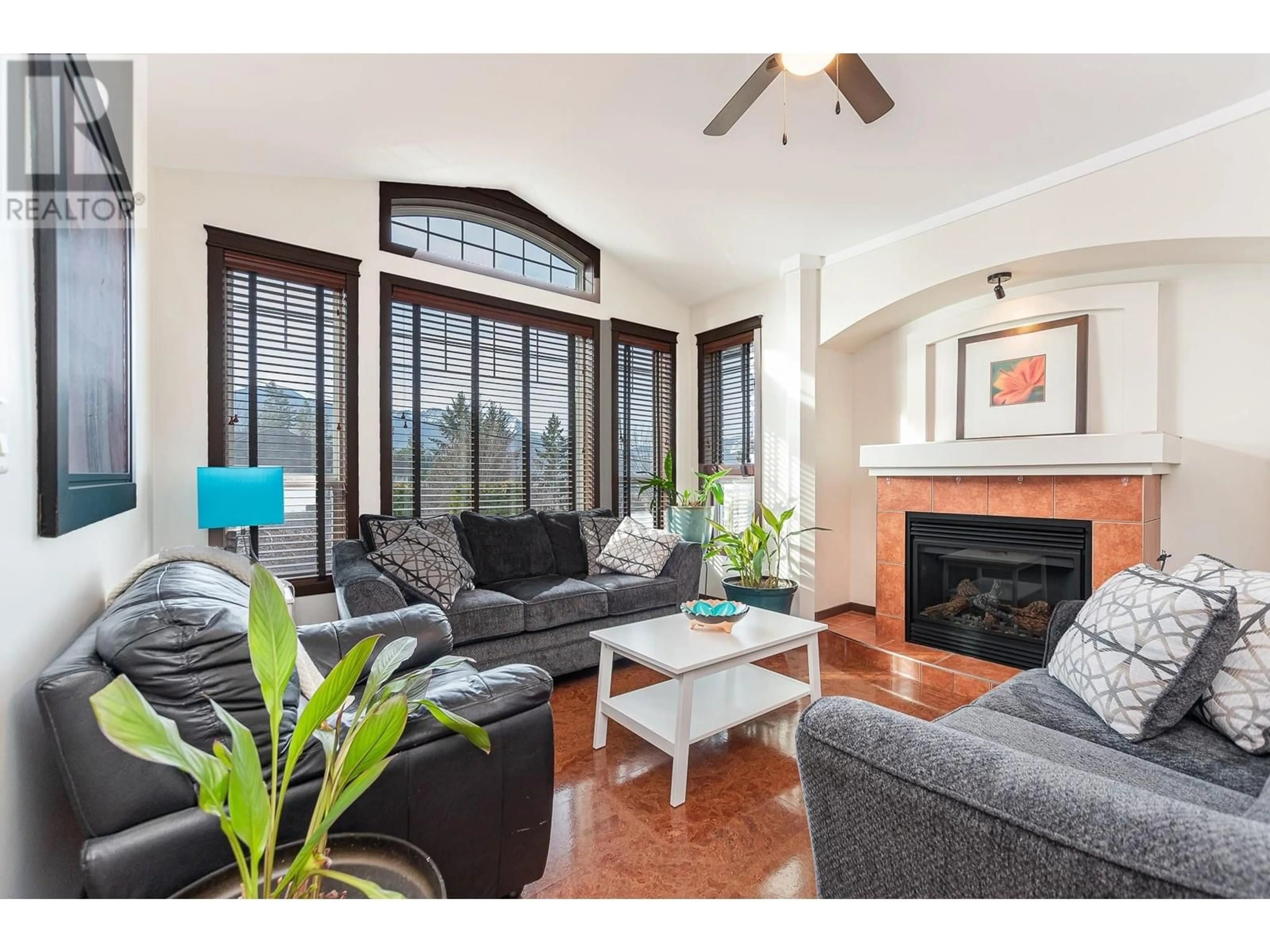 Living room with furniture, unknown for 1571 20 AVENUE NORTHEAST, Salmon Arm British Columbia V1E3X8