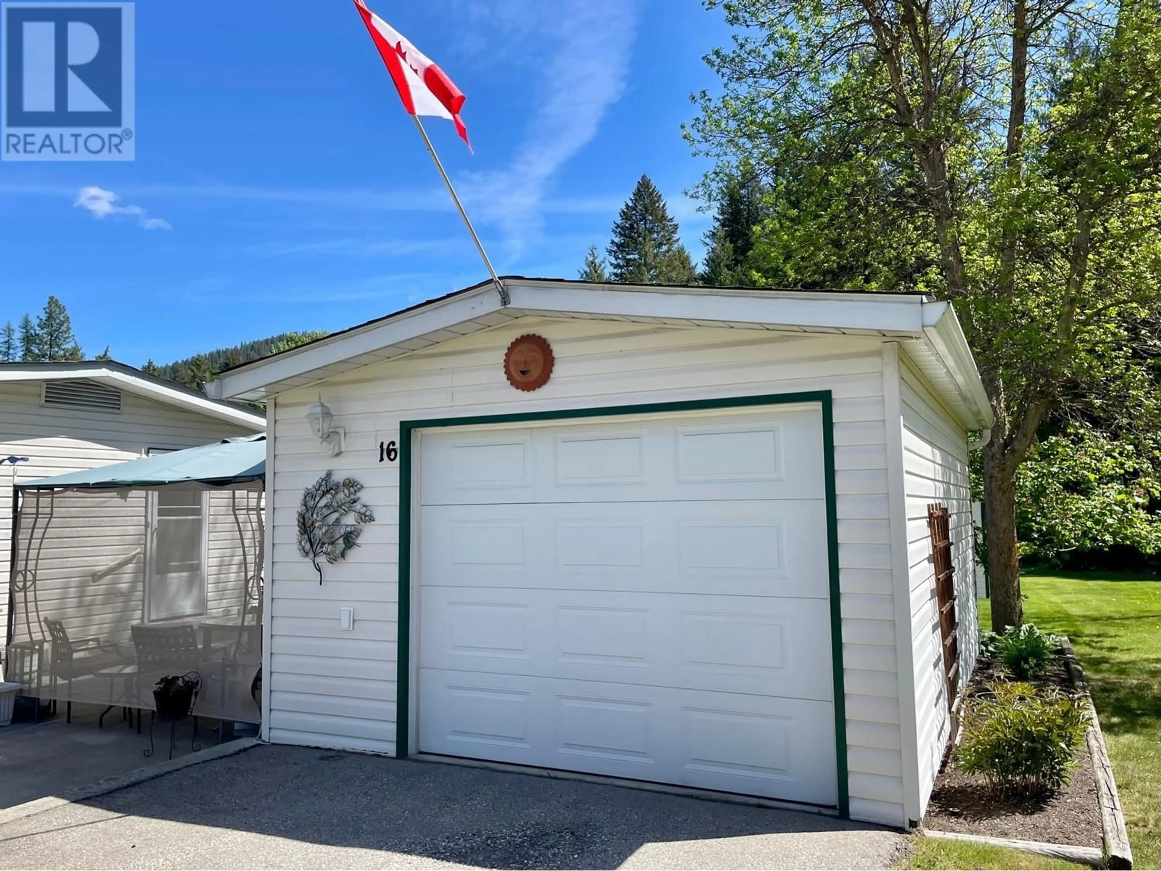 Indoor garage for 16 - 1500 NEIMI ROAD, Christina Lake British Columbia V0H1E2