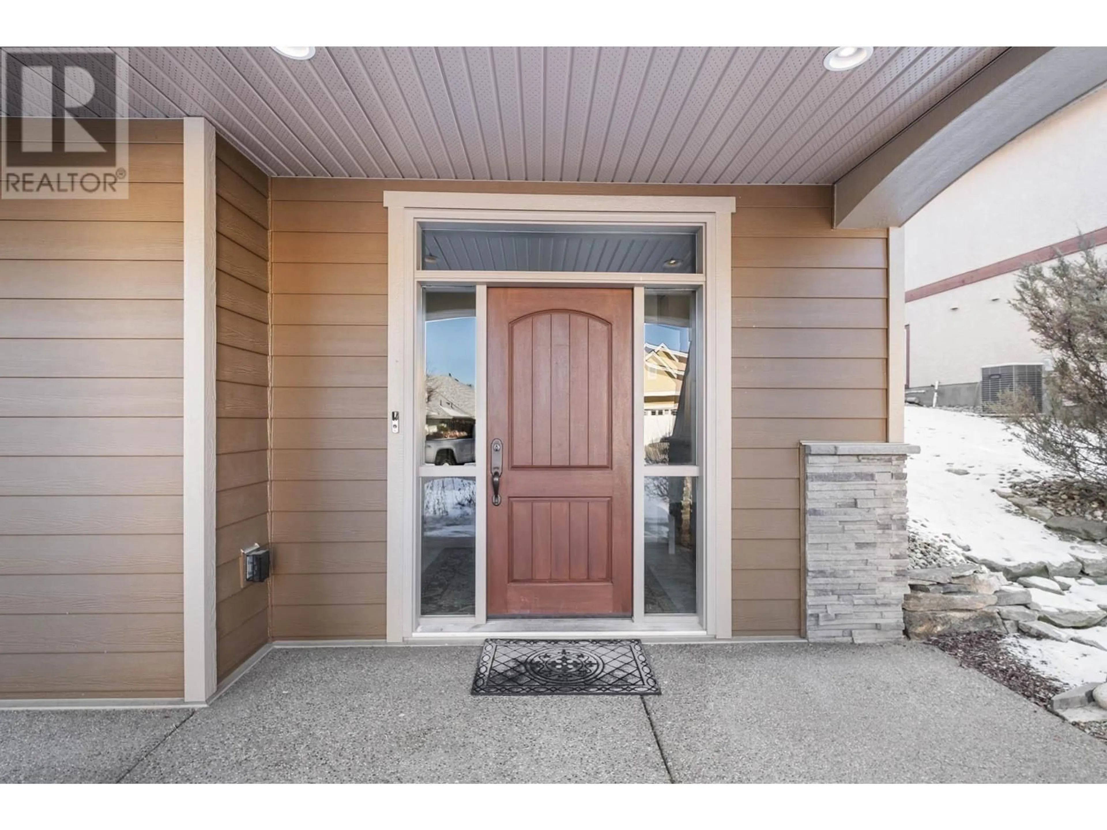 Indoor entryway for 3920 GALLAGHERS CIRCLE, Kelowna British Columbia V1W3Z9