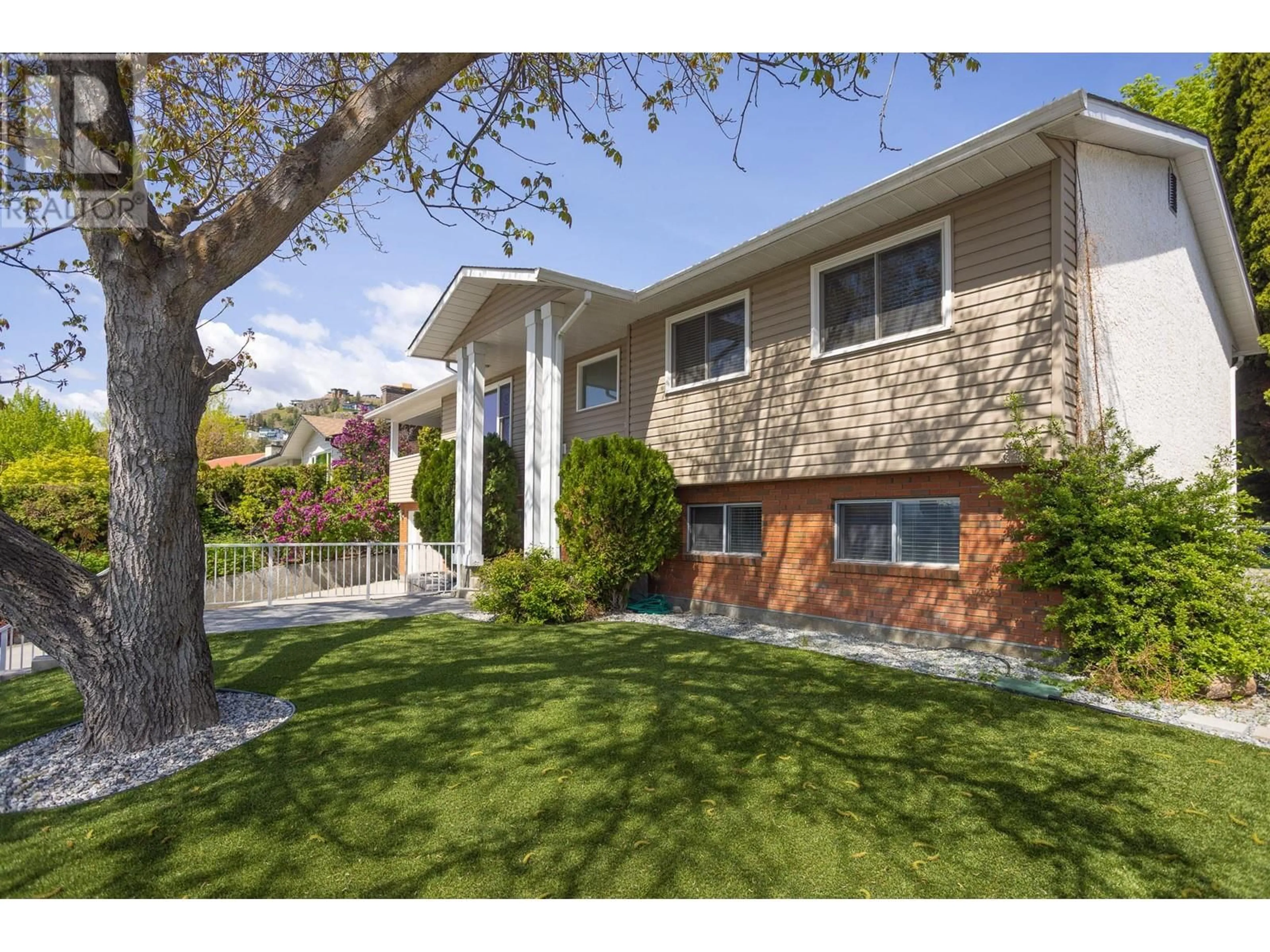 Home with vinyl exterior material, street for 1714 SONORA DRIVE, Kelowna British Columbia V1Y8K7