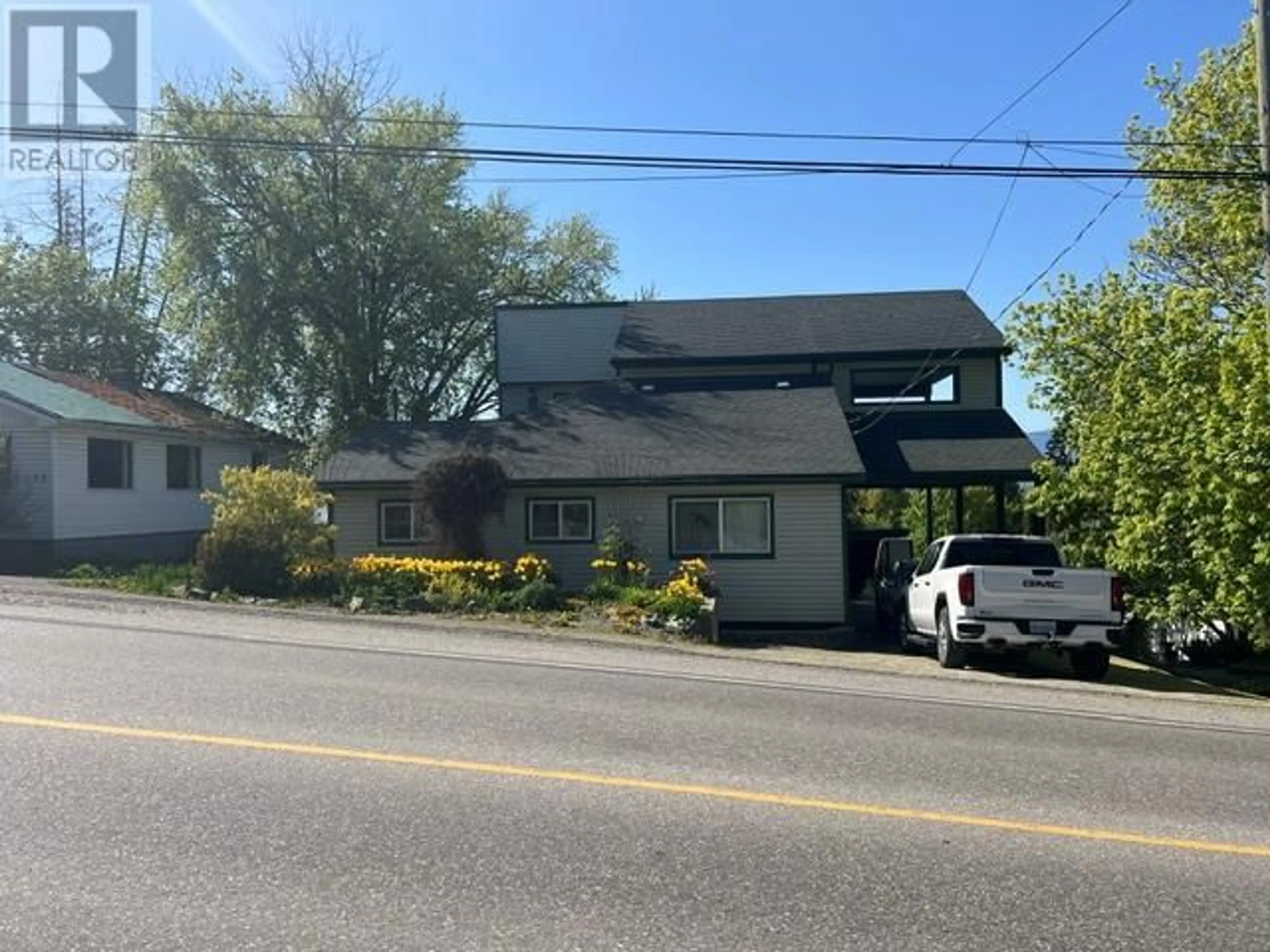 A pic from outside/outdoor area/front of a property/back of a property/a pic from drone, street for 1121 ERICKSON ROAD, Creston British Columbia V0B1G1