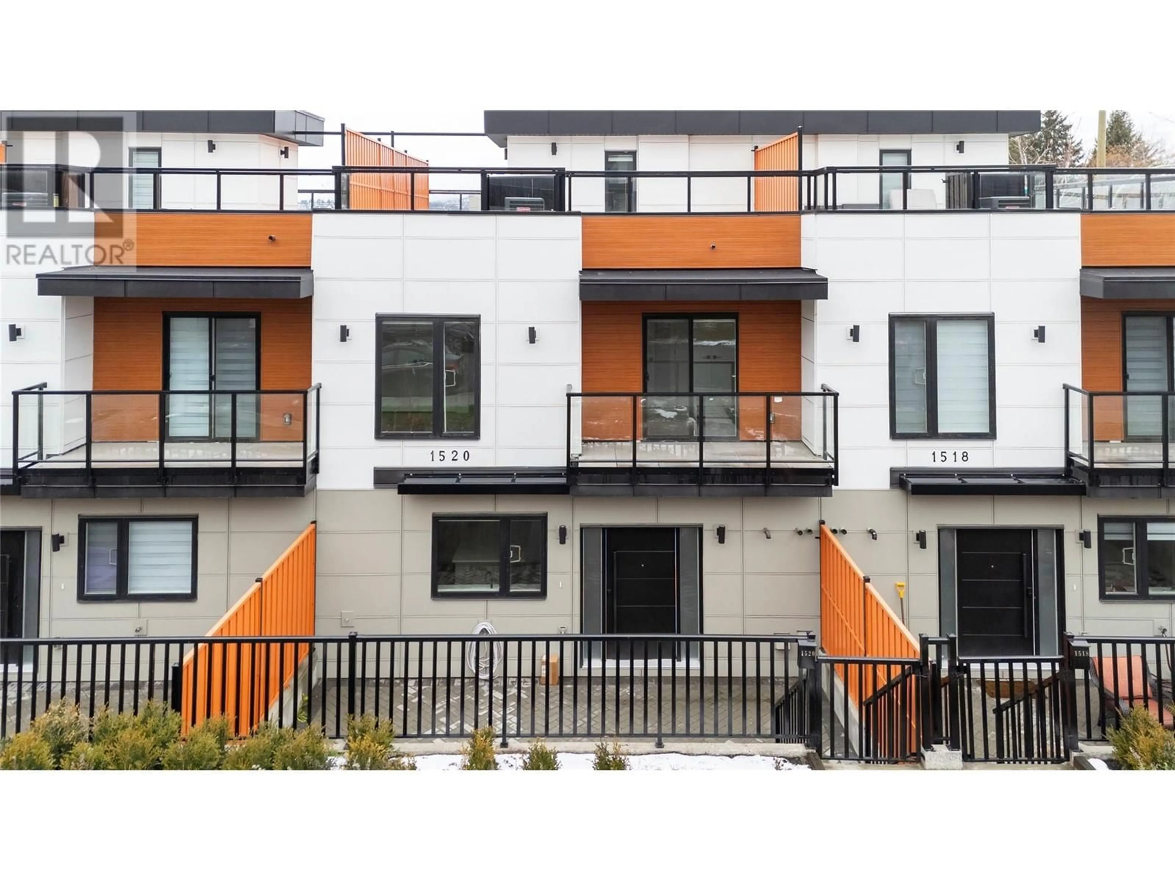 Home with vinyl exterior material, street for 1520 LAKEVIEW STREET, Kelowna British Columbia V1Y6R5