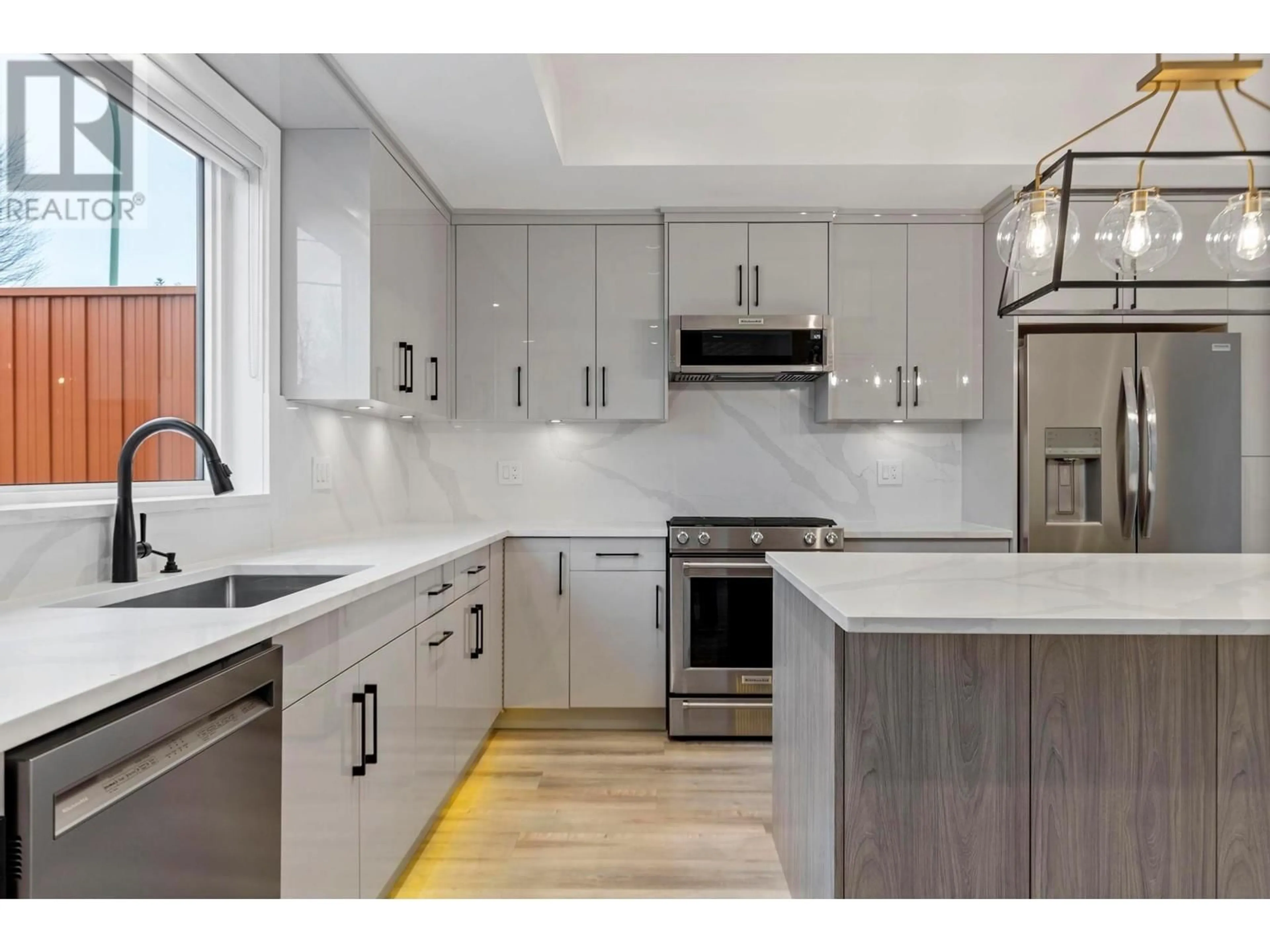Open concept kitchen, unknown for 1520 LAKEVIEW STREET, Kelowna British Columbia V1Y6R5
