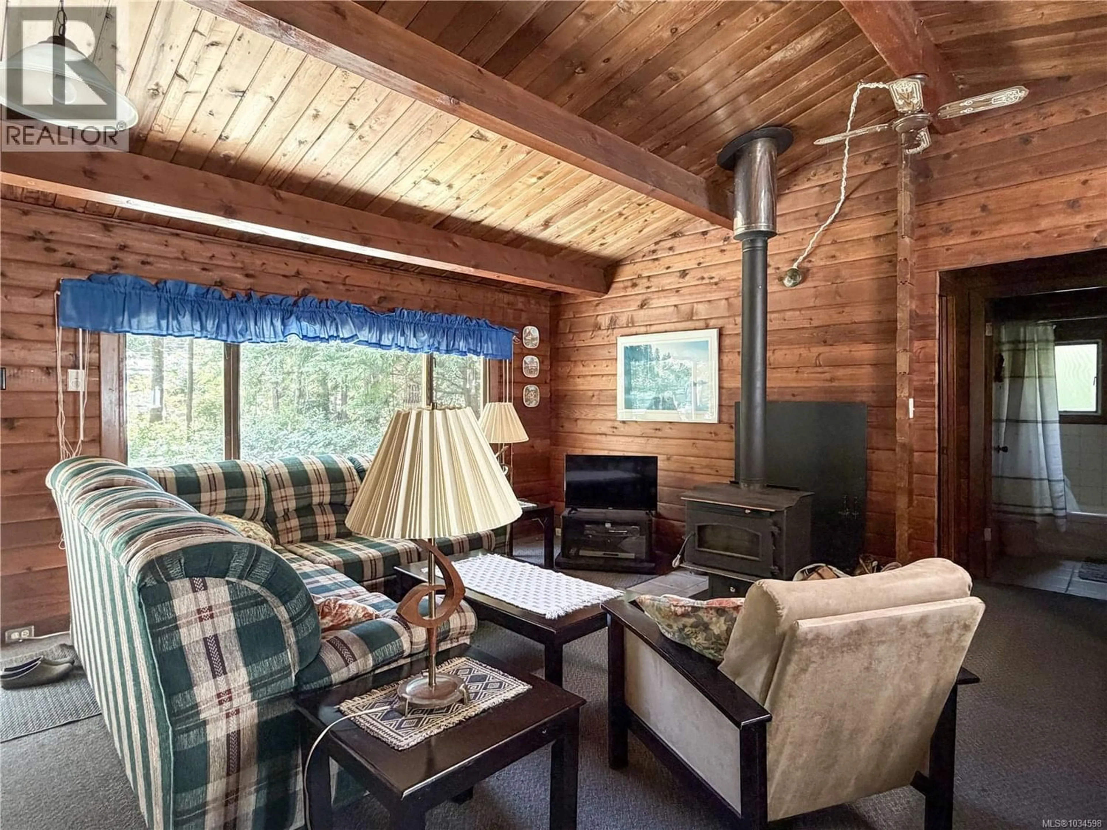 Living room with furniture, wood/laminate floor for 160 GABRIOLA CRESCENT, Gabriola Island British Columbia V0R1X1