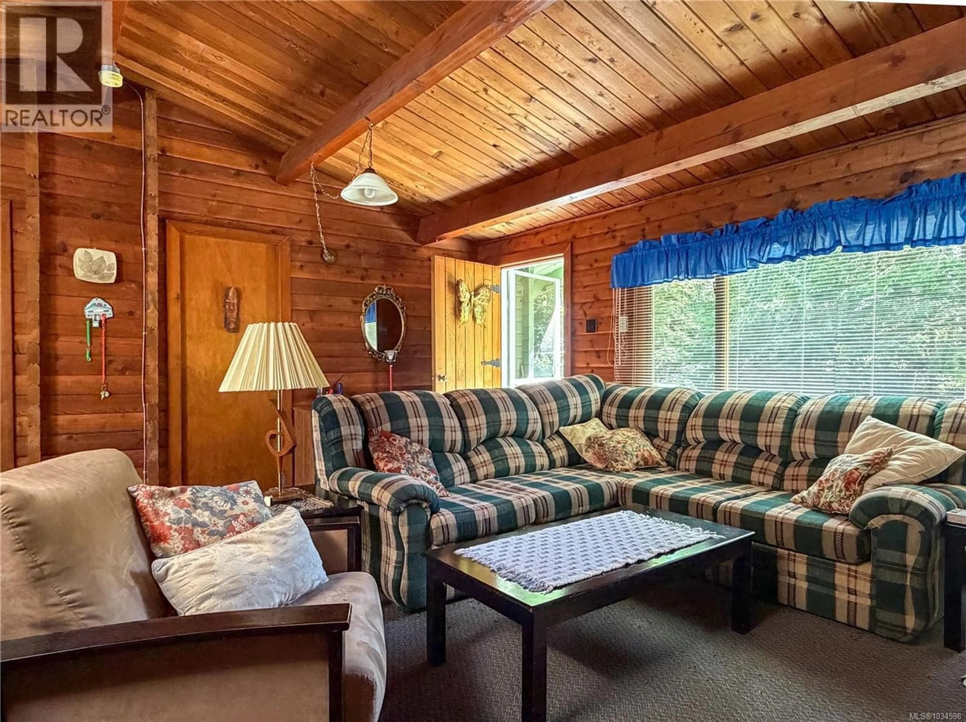 Living room with furniture, wood/laminate floor for 160 GABRIOLA CRESCENT, Gabriola Island British Columbia V0R1X1