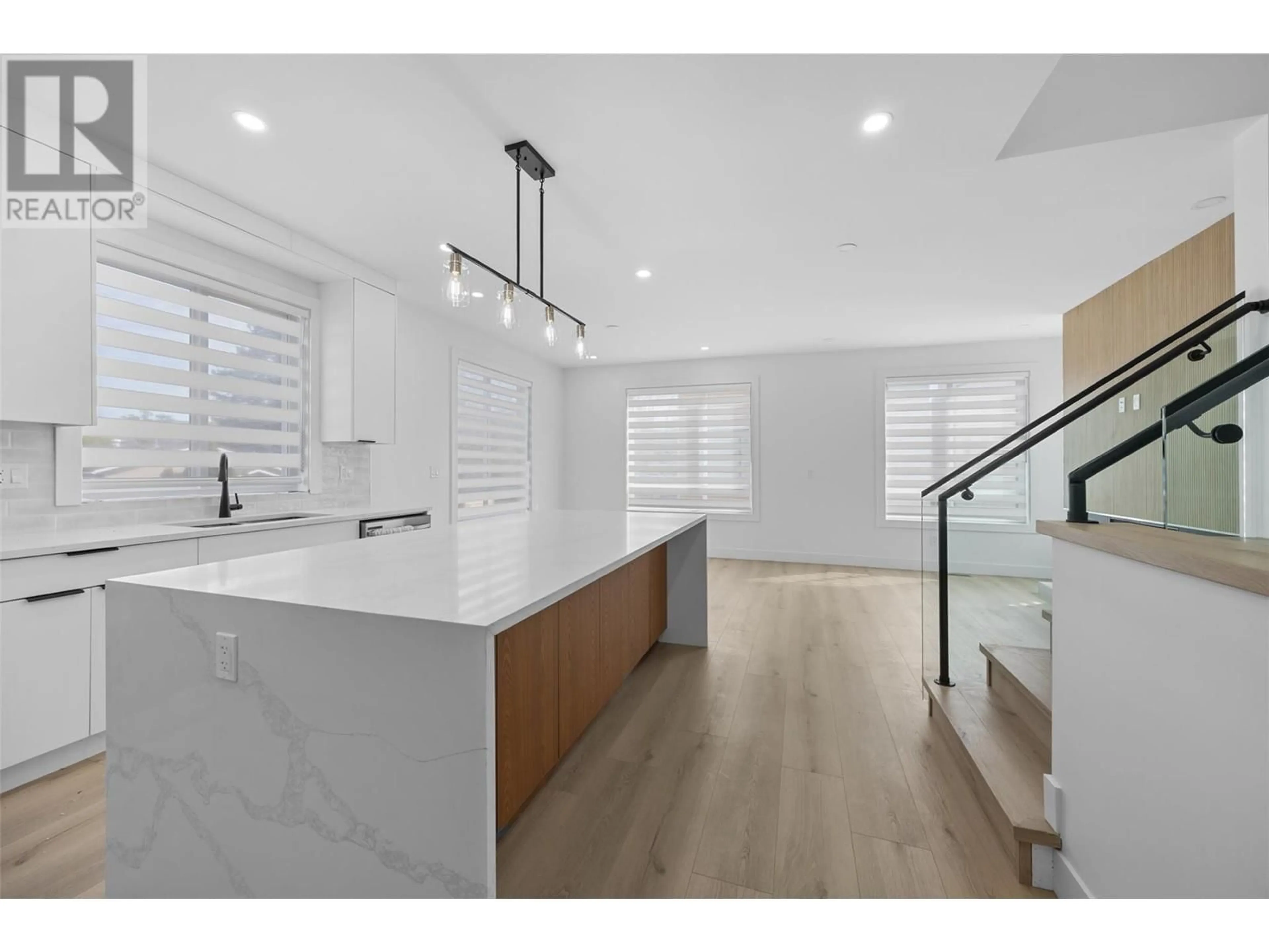 Open concept kitchen, ceramic/tile floor for 750 RAYMER AVENUE, Kelowna British Columbia V1Y4Z8