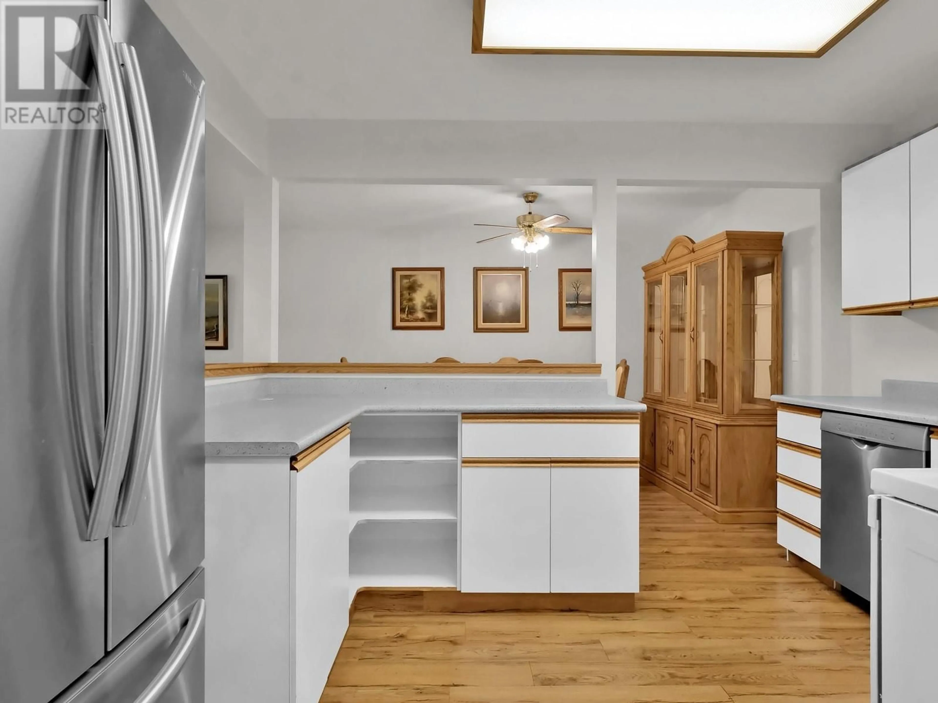 Open concept kitchen, wood/laminate floor for 208 - 780 HOUGHTON ROAD, Kelowna British Columbia V1X5G7