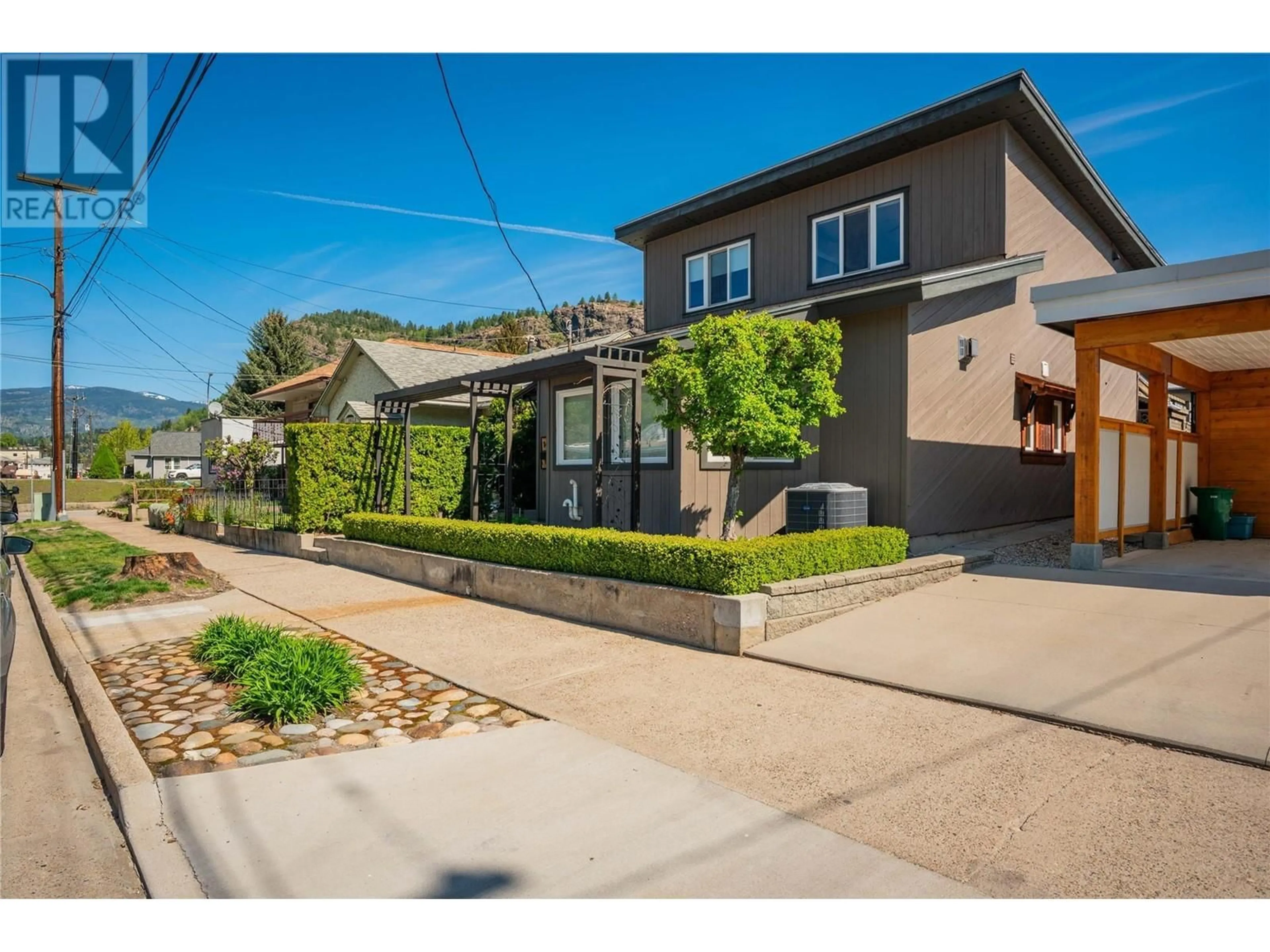 Home with brick exterior material, street for 1443 COLUMBIA AVENUE, Trail British Columbia V1R1J7