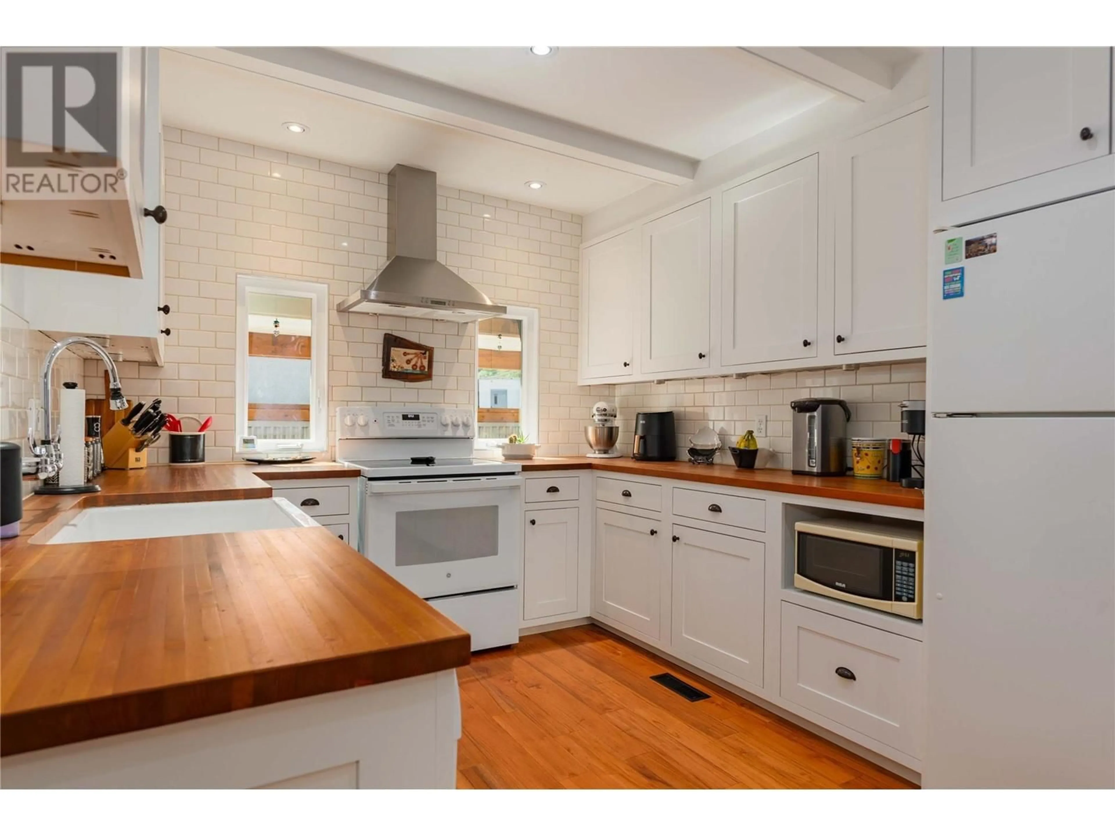 Open concept kitchen, unknown for 1443 COLUMBIA AVENUE, Trail British Columbia V1R1J7