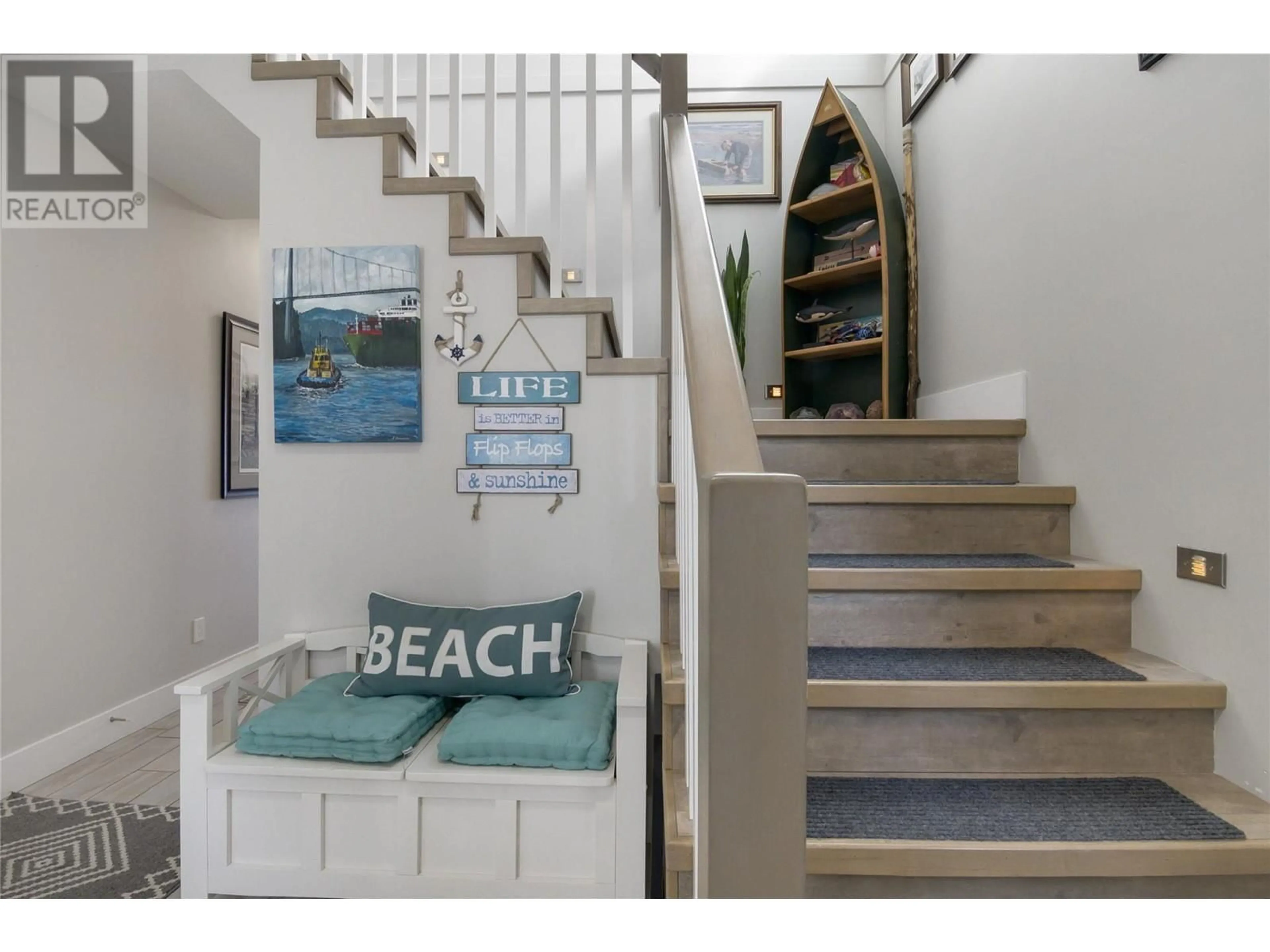 Indoor entryway for 6971 TERAZONA DRIVE, Fintry British Columbia V1Z3R8