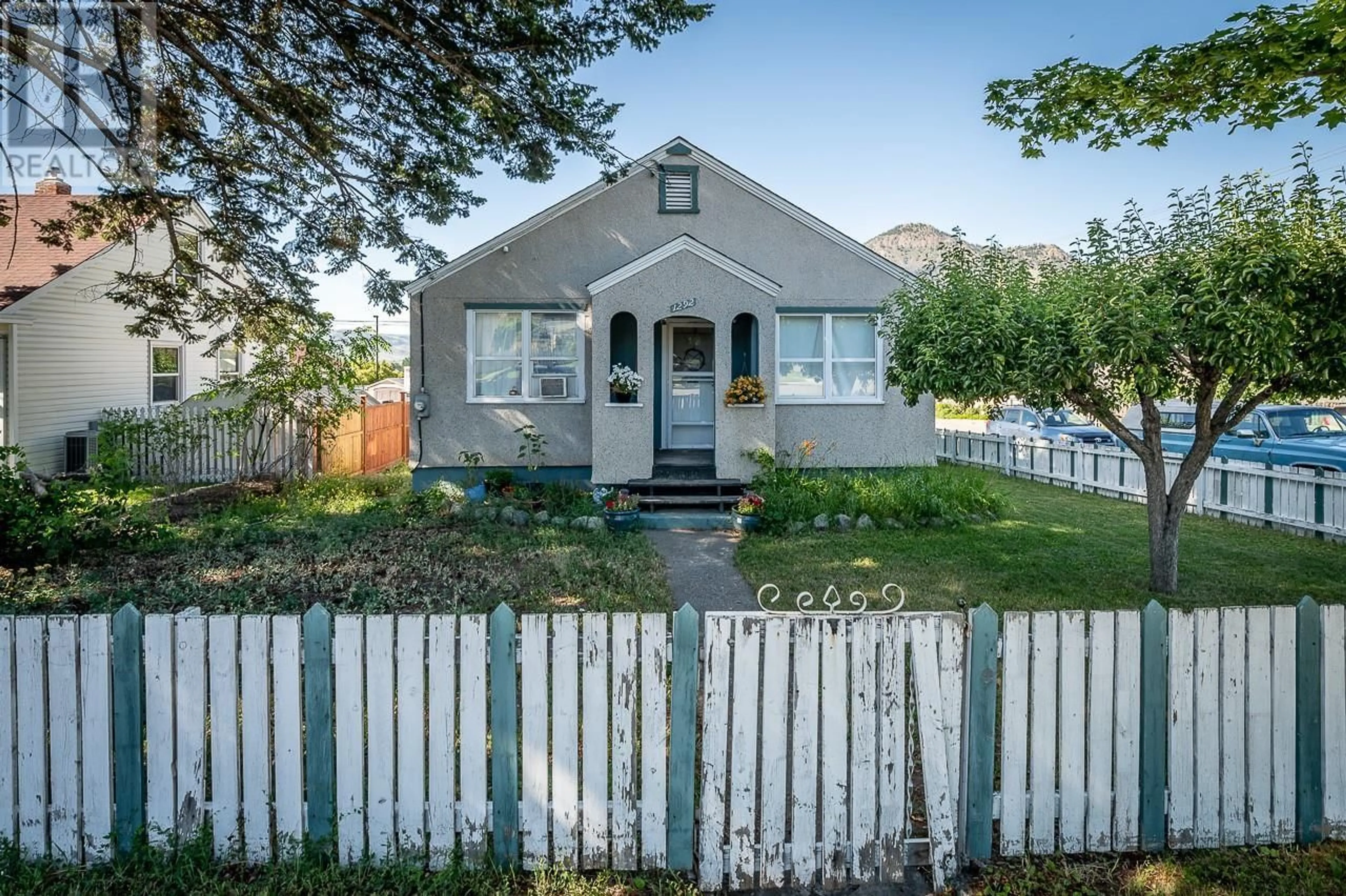 A pic from outside/outdoor area/front of a property/back of a property/a pic from drone, street for 1292 NICOLA STREET, Kamloops British Columbia V2C2S5