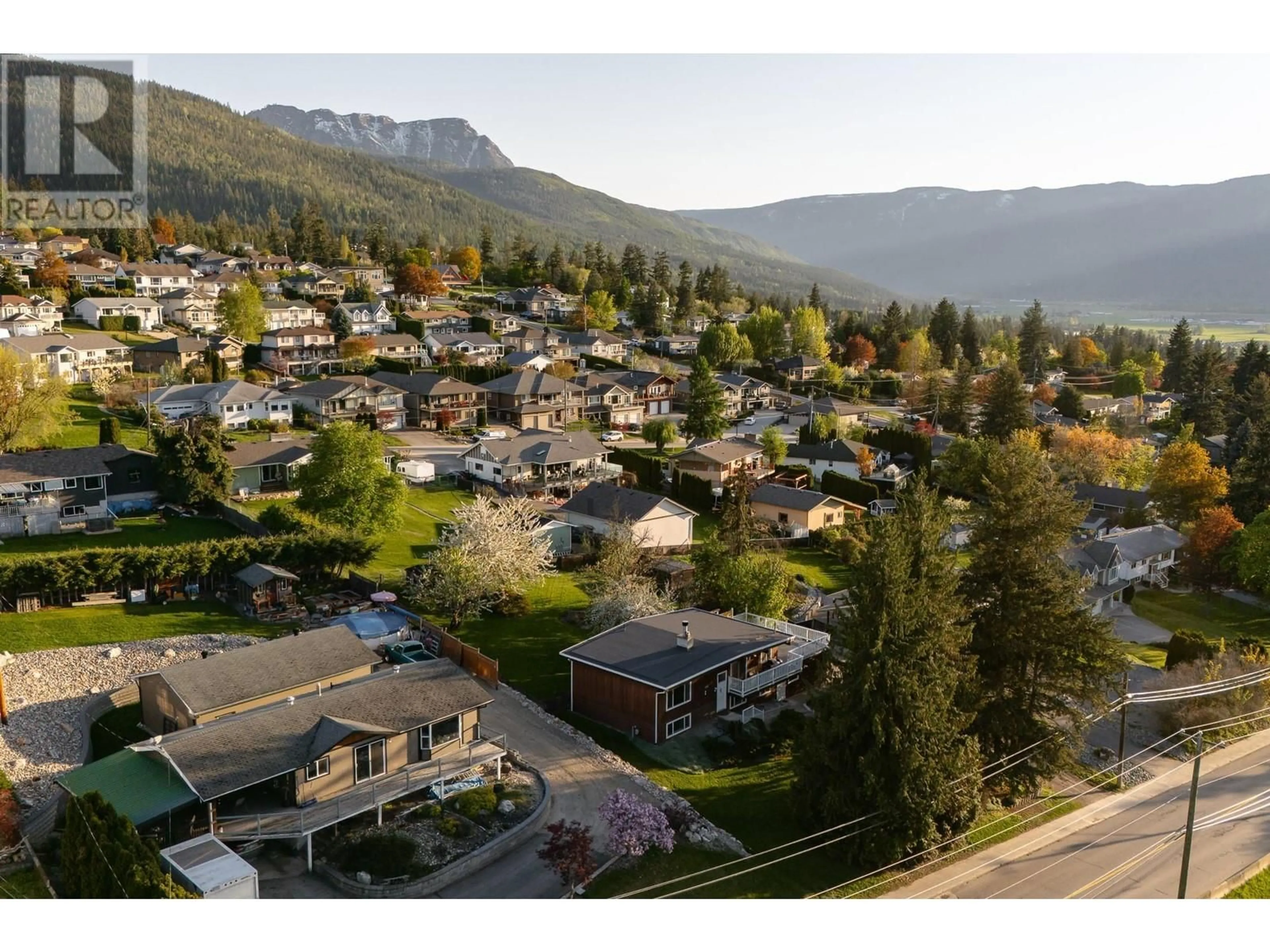 A pic from outside/outdoor area/front of a property/back of a property/a pic from drone, mountain view for 2190 OKANAGAN AVENUE SOUTHEAST, Salmon Arm British Columbia V1E1H4