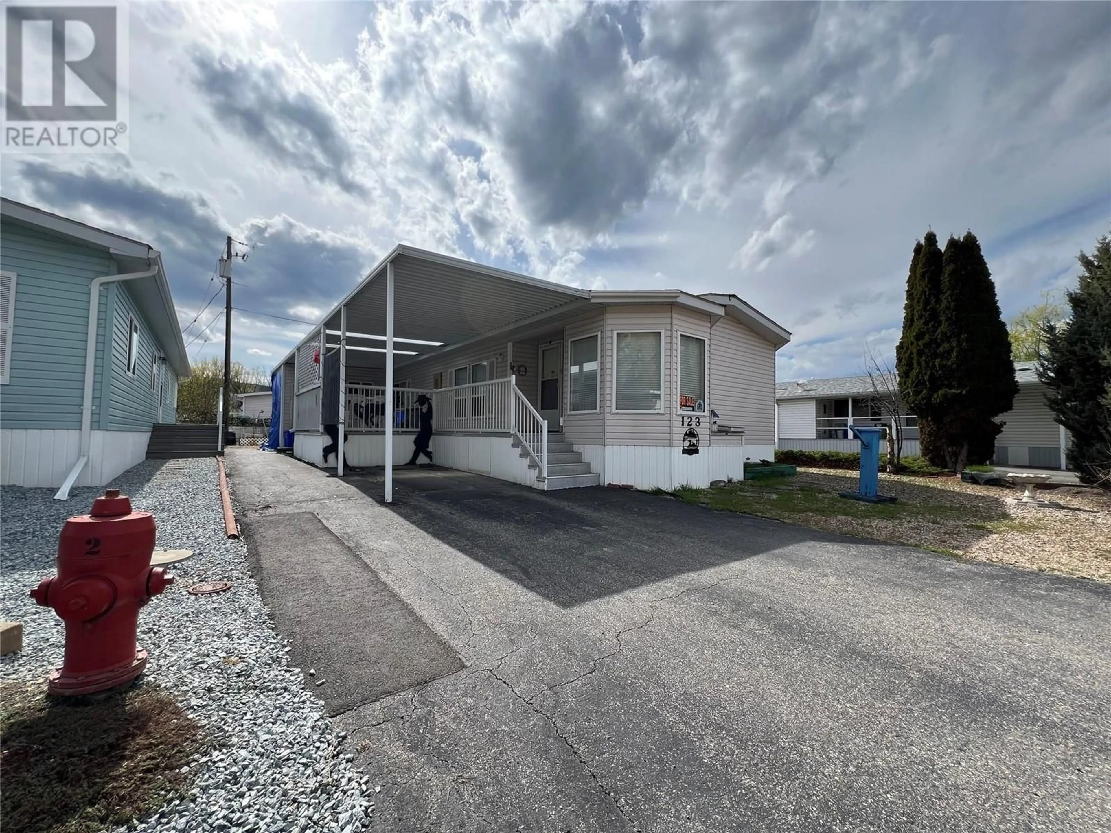 Home with vinyl exterior material, street for 123 - 5484 25 AVENUE, Vernon British Columbia V1T7A8