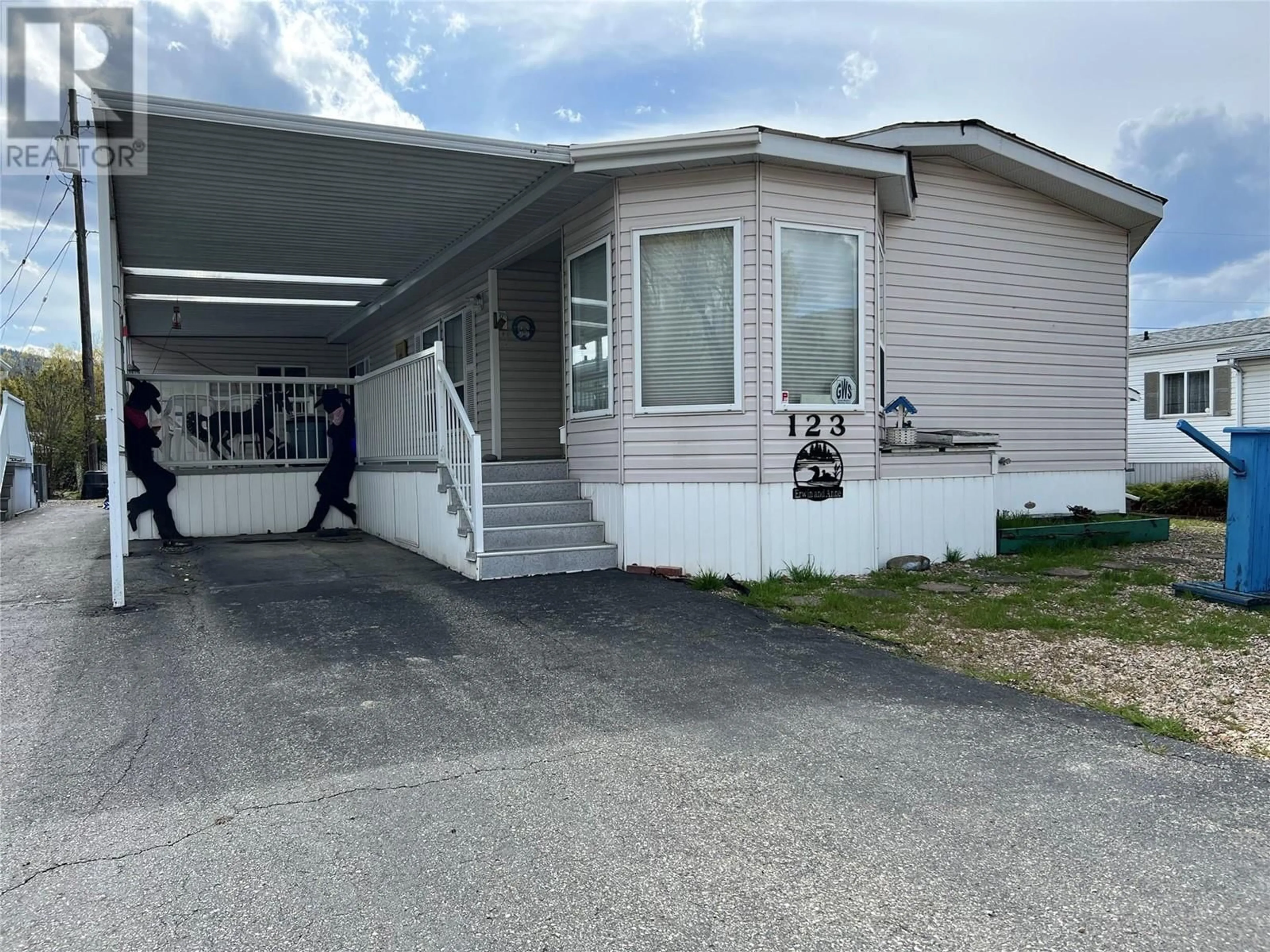Home with vinyl exterior material, street for 123 - 5484 25 AVENUE, Vernon British Columbia V1T7A8