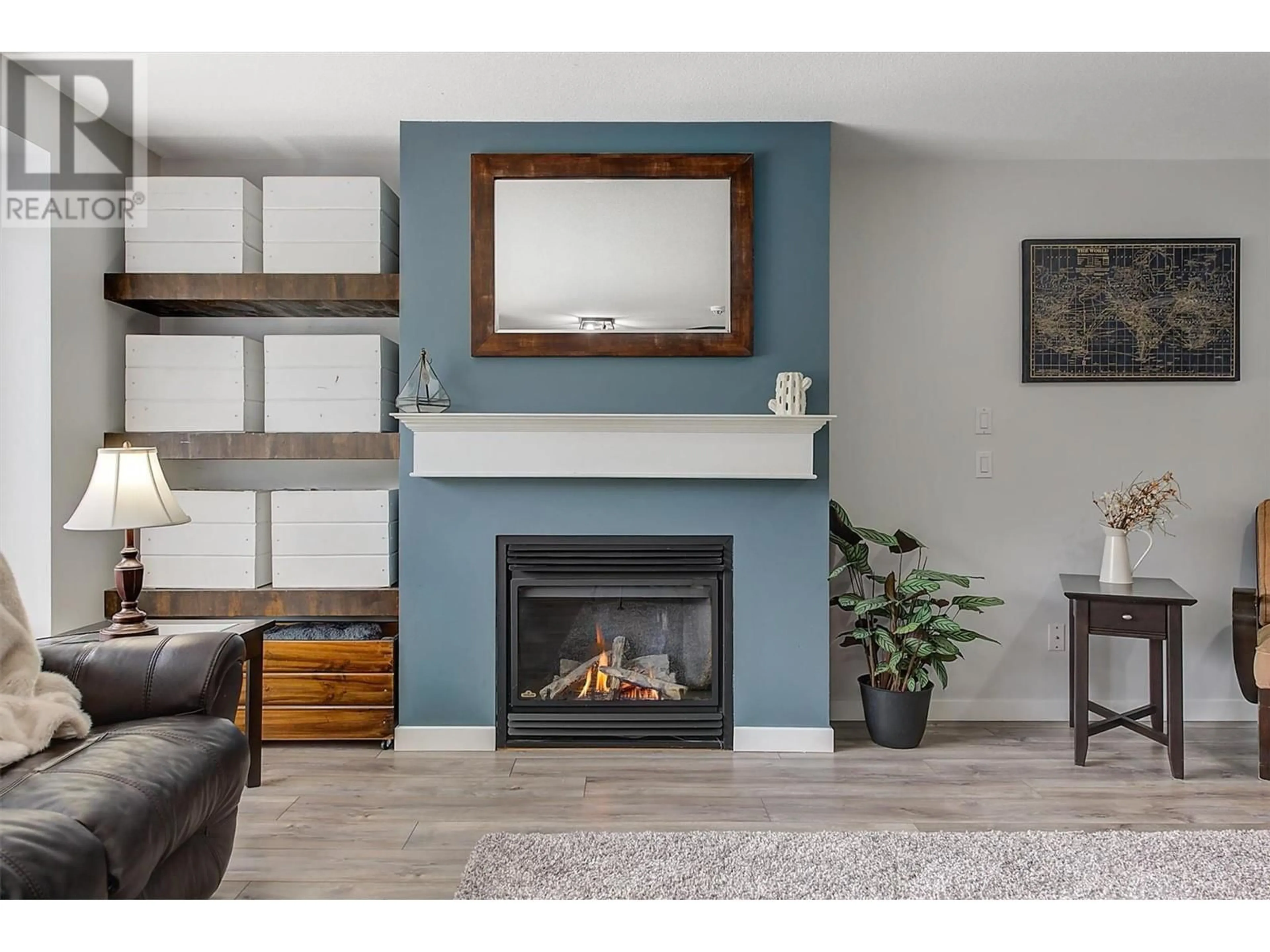Living room with furniture, wood/laminate floor for 8 - 2210 HORIZON DRIVE, West Kelowna British Columbia V1Z3L4