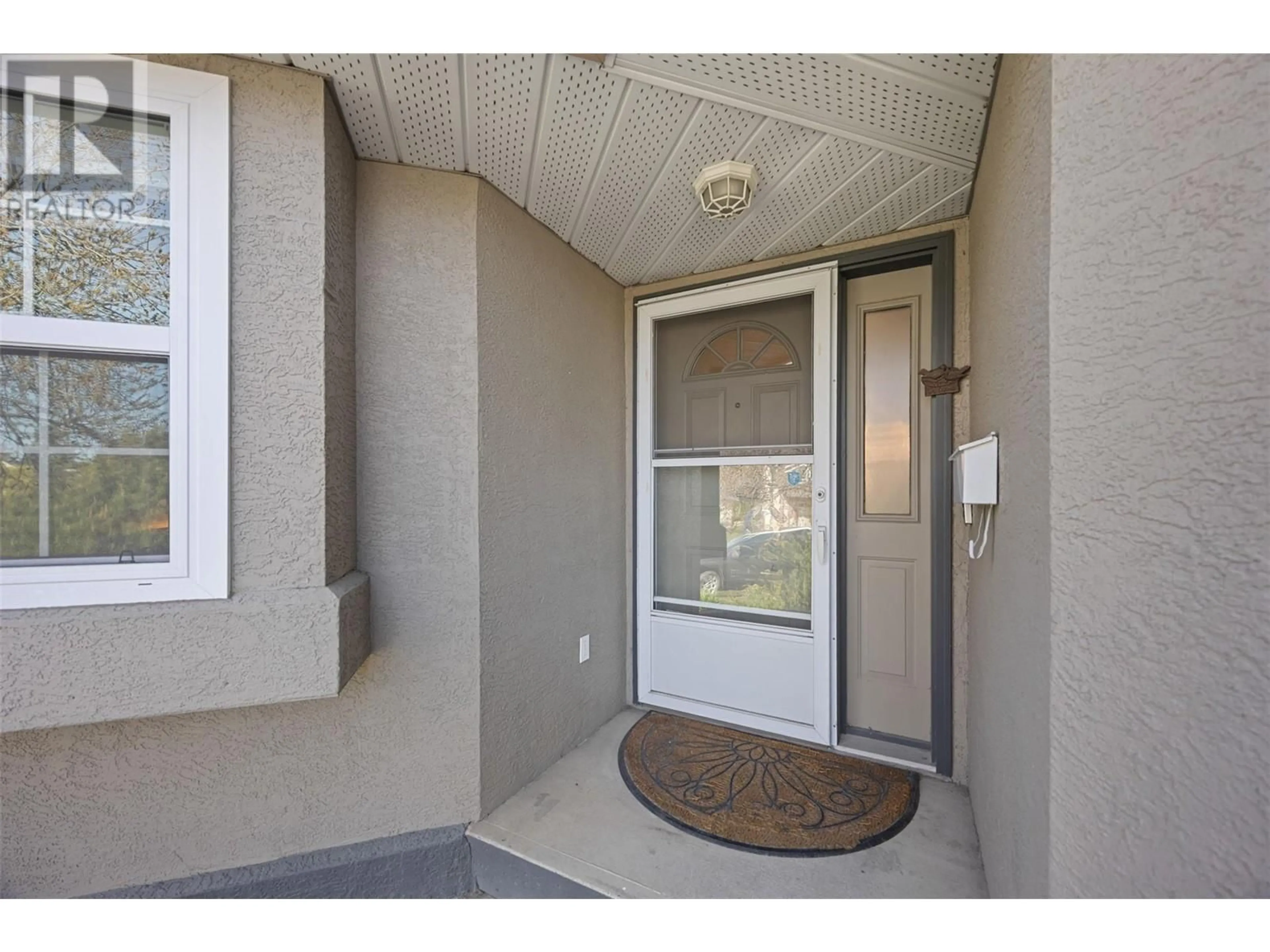 Indoor entryway for 1 - 1750 MCKINLEY COURT, Kamloops British Columbia V2E2N5