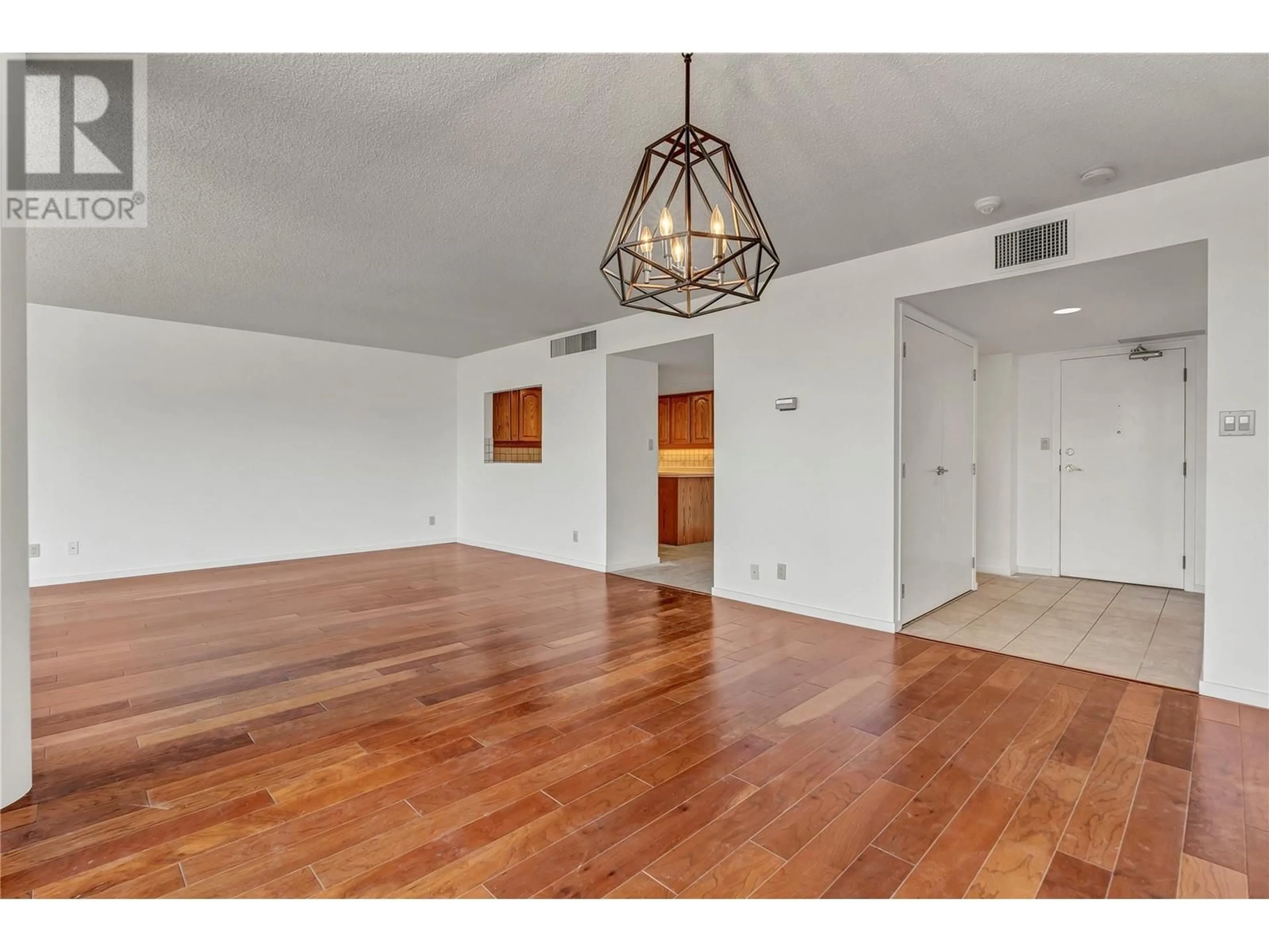 A pic of a room for 301 - 86 LAKESHORE DRIVE, Penticton British Columbia V2A1B5