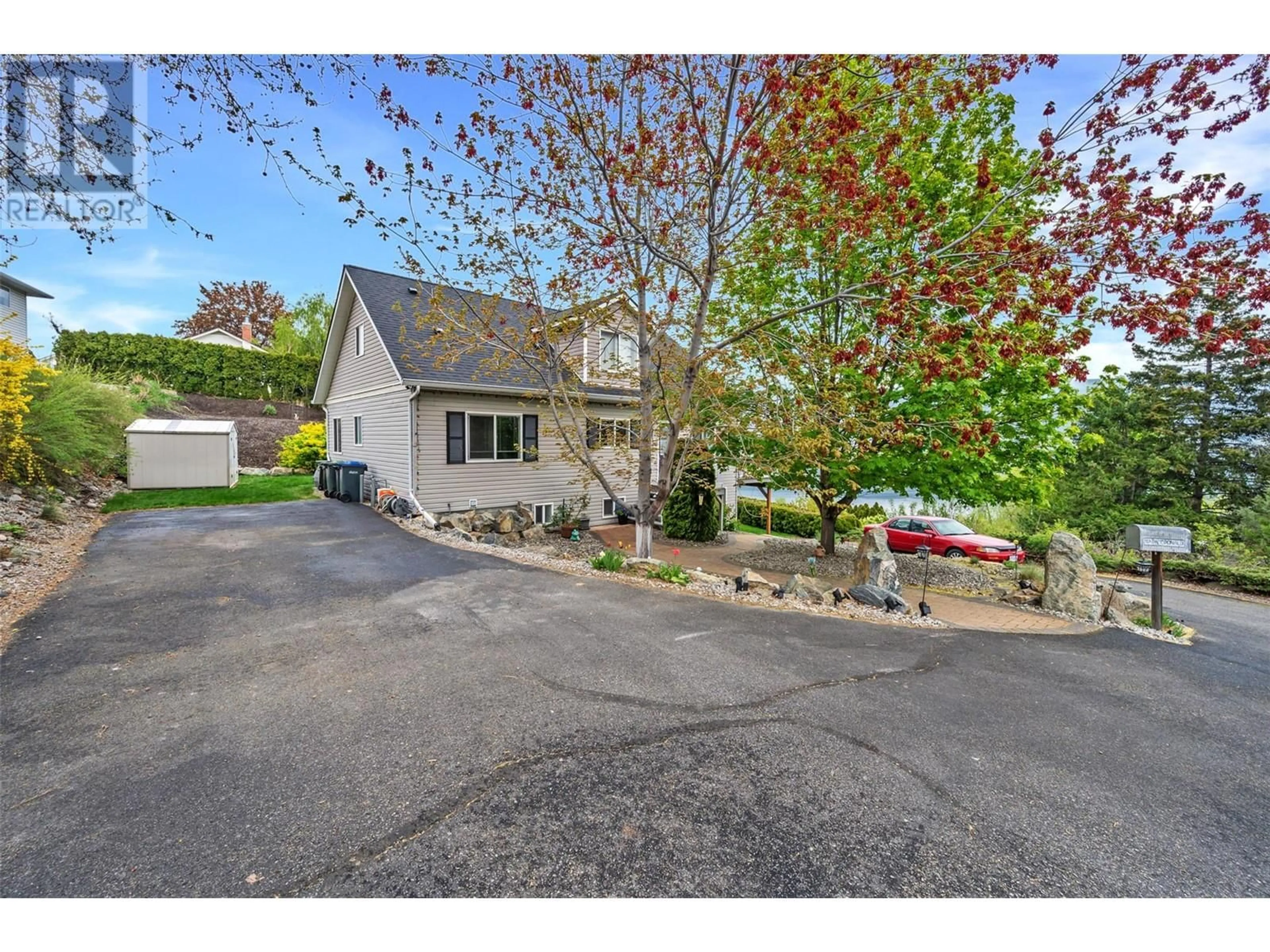 A pic from outside/outdoor area/front of a property/back of a property/a pic from drone, street for 11305 WALTERS ROAD, Summerland British Columbia V0H1Z4