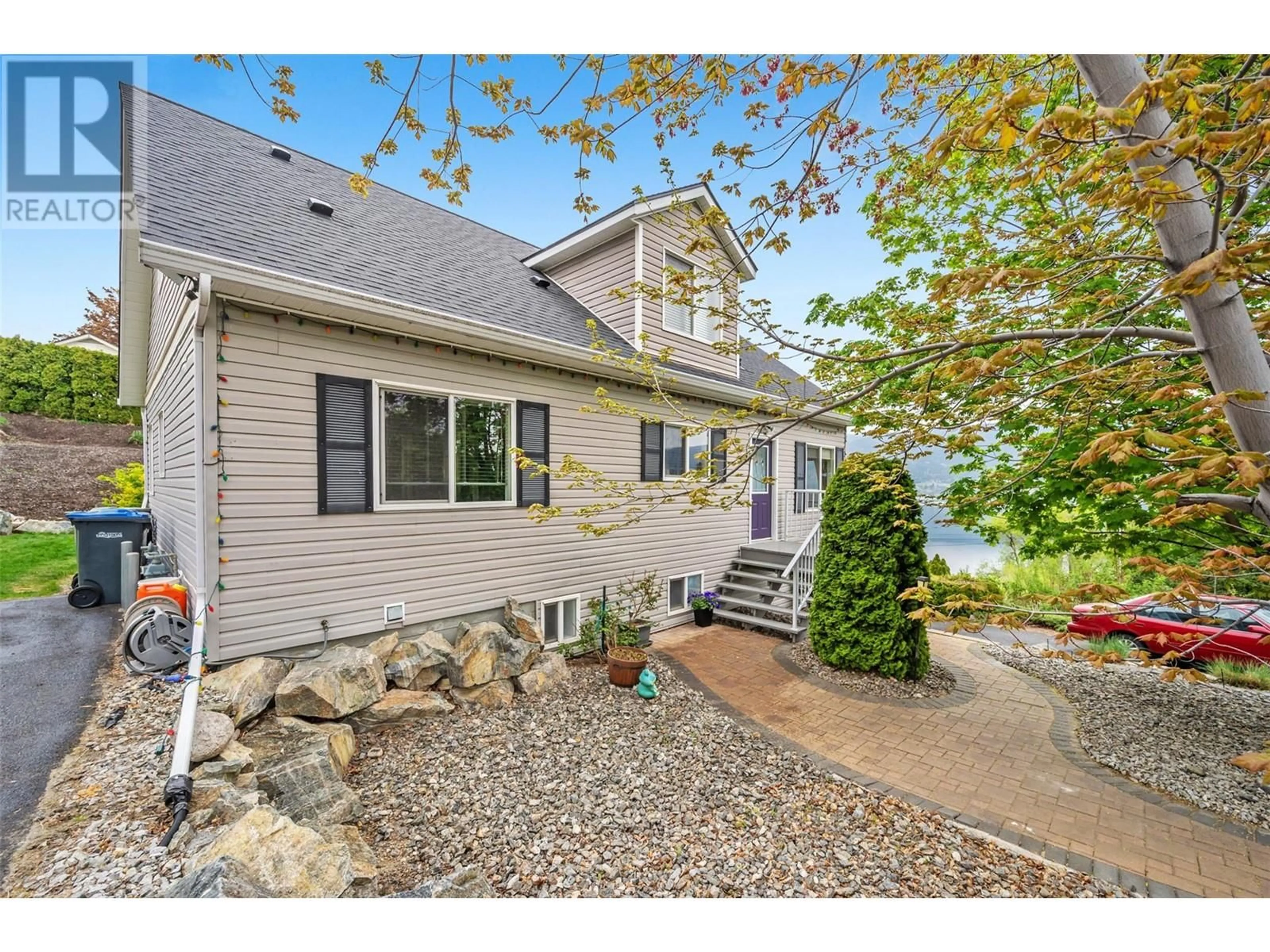 Home with vinyl exterior material, street for 11305 WALTERS ROAD, Summerland British Columbia V0H1Z4