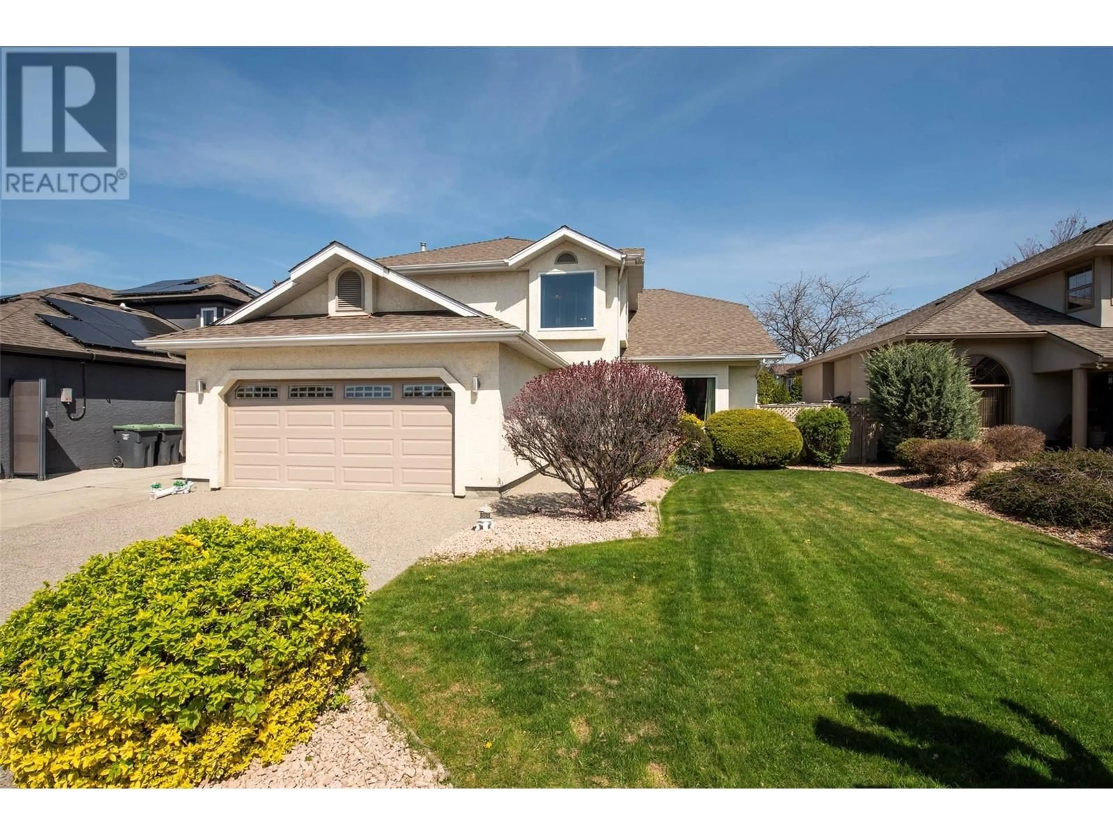 Home with vinyl exterior material, street for 852 MISSION SPRINGS CRESCENT, Kelowna British Columbia V1W3L9
