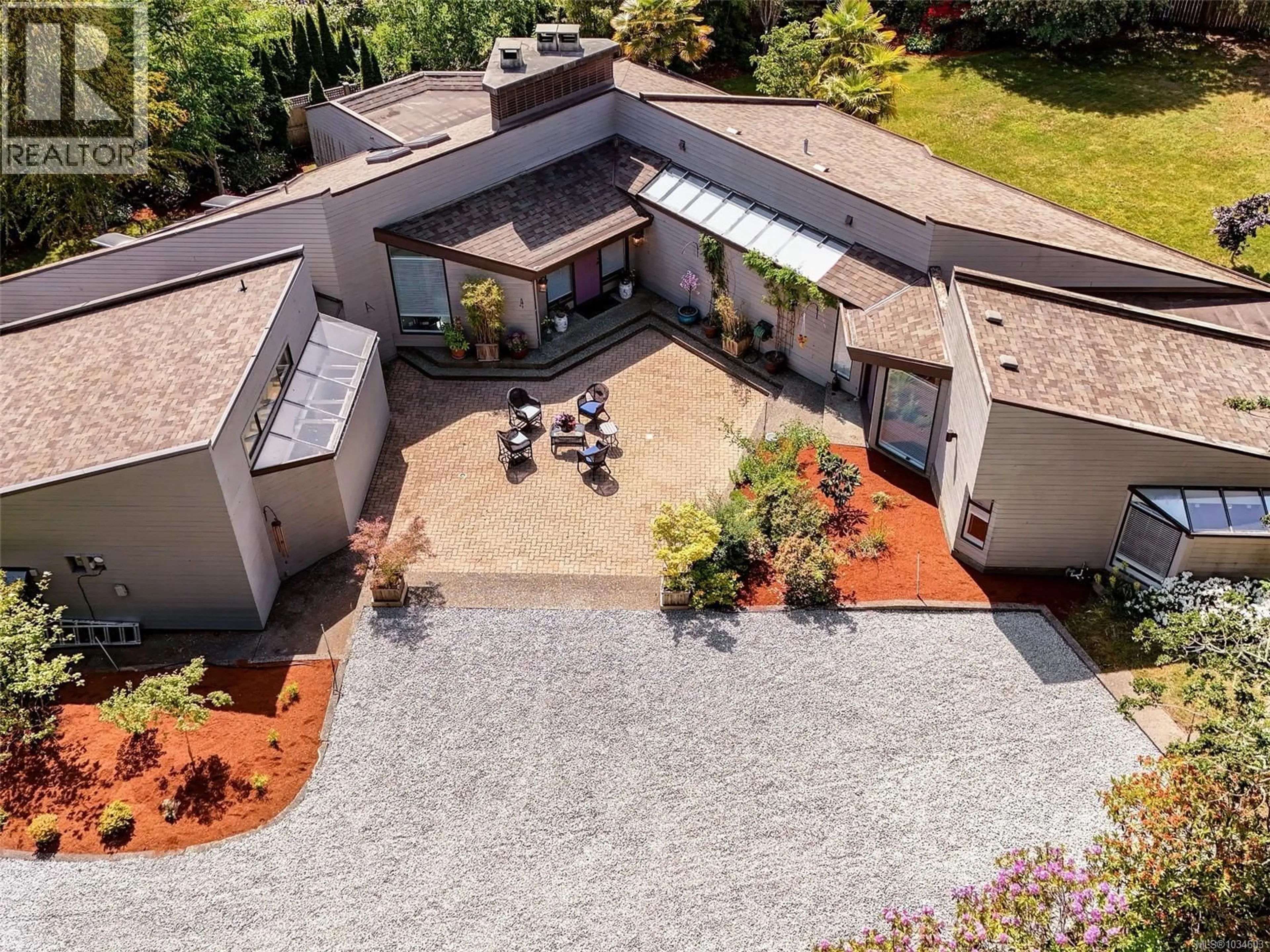 A pic from outside/outdoor area/front of a property/back of a property/a pic from drone, street for 596 TOWNER ROAD, North Saanich British Columbia V8L5L8