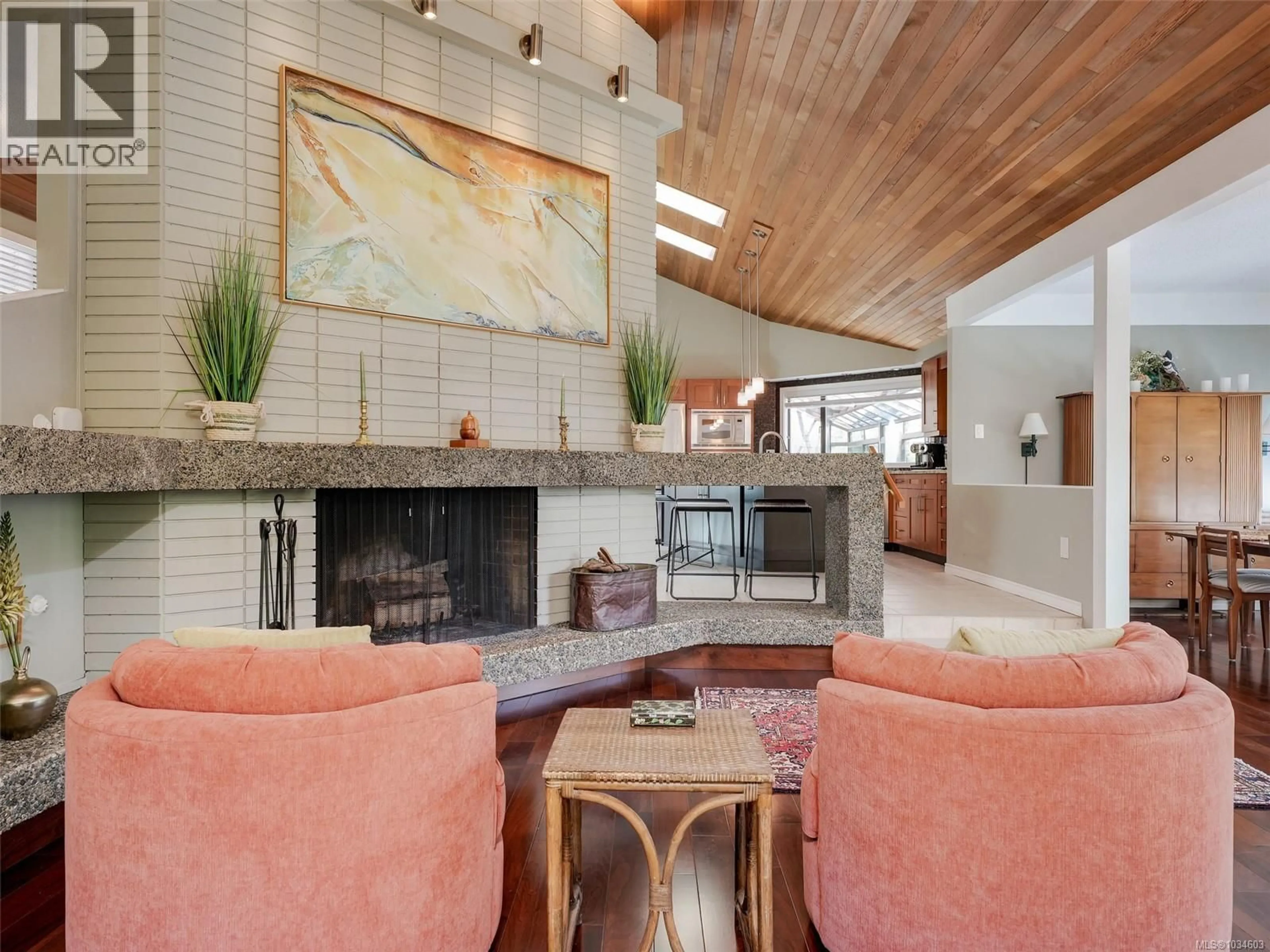 Living room with furniture, unknown for 596 TOWNER ROAD, North Saanich British Columbia V8L5L8